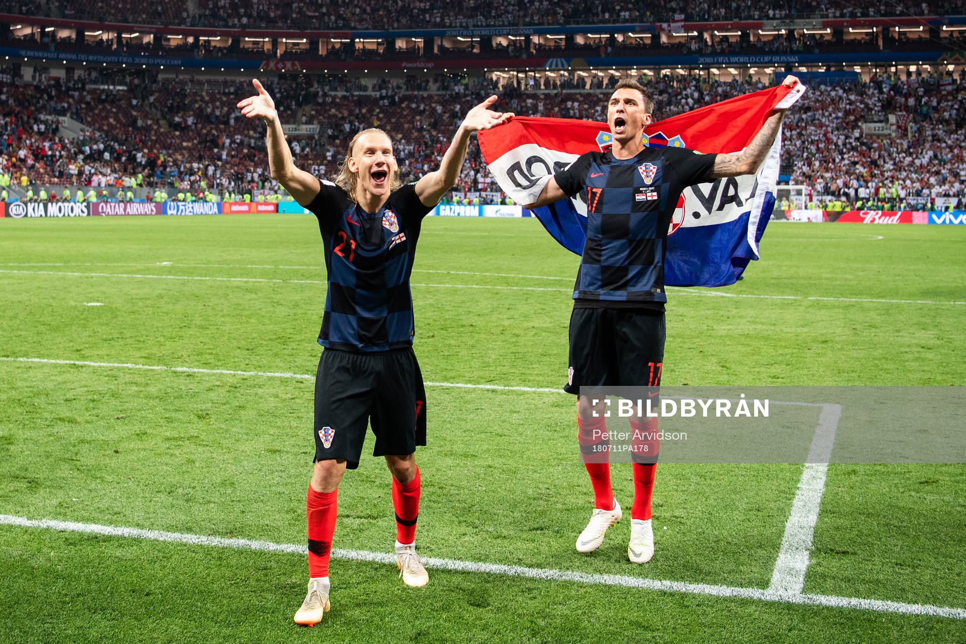 Domagoj Vida and Mario Mandzukic of Croatia cdlebrate