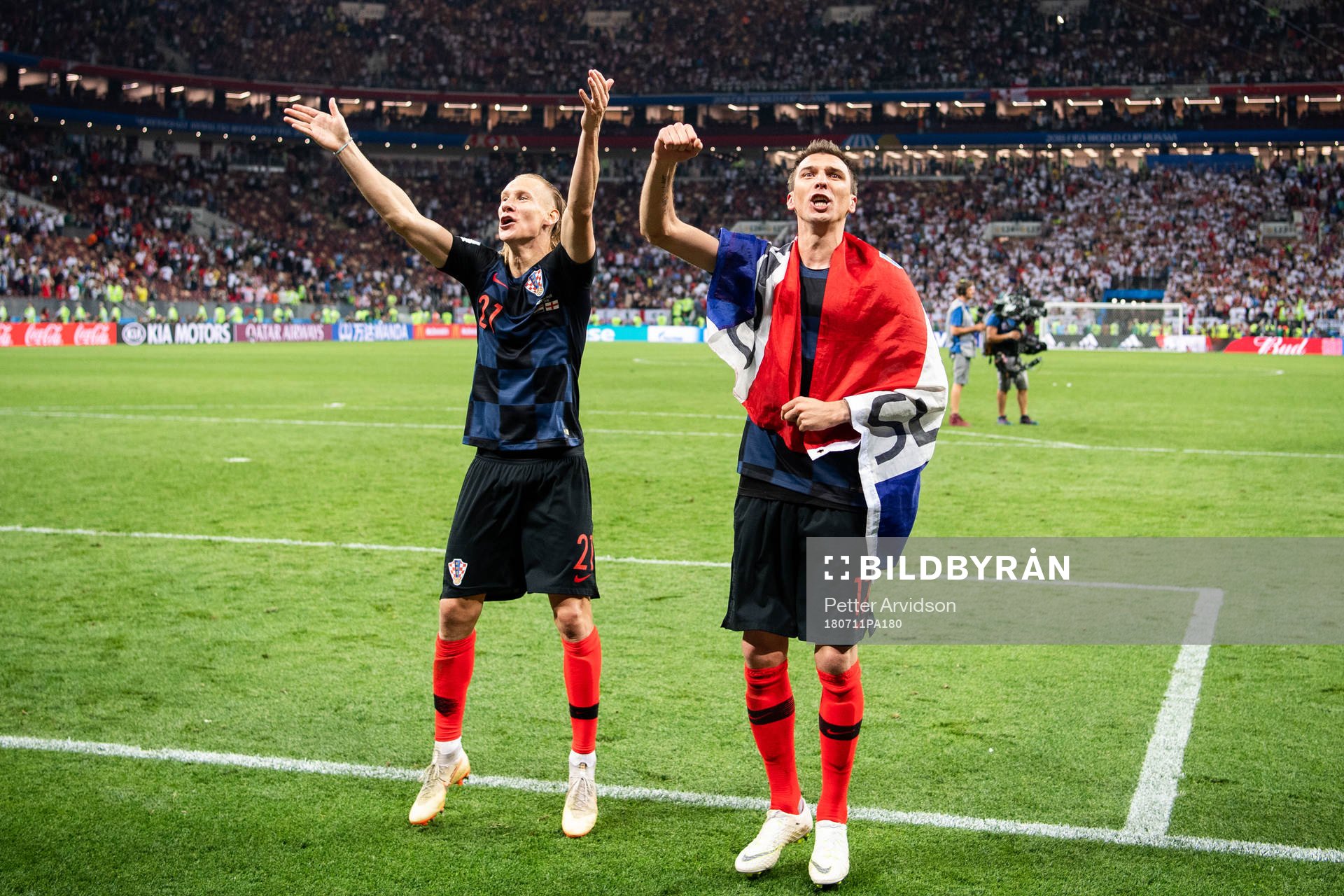 Domagoj Vida and Mario Mandzukic of Croatia cdlebrate