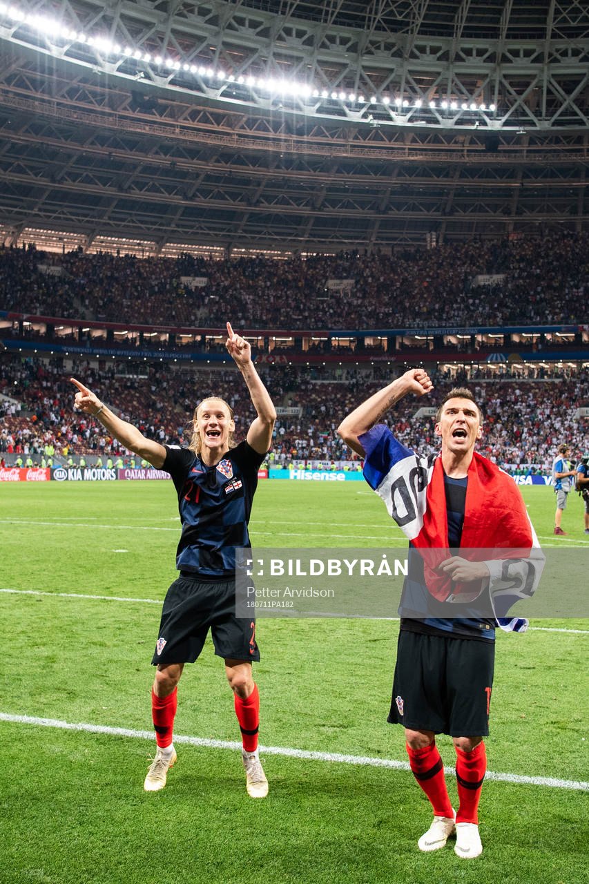 Domagoj Vida and Mario Mandzukic of Croatia cdlebrate