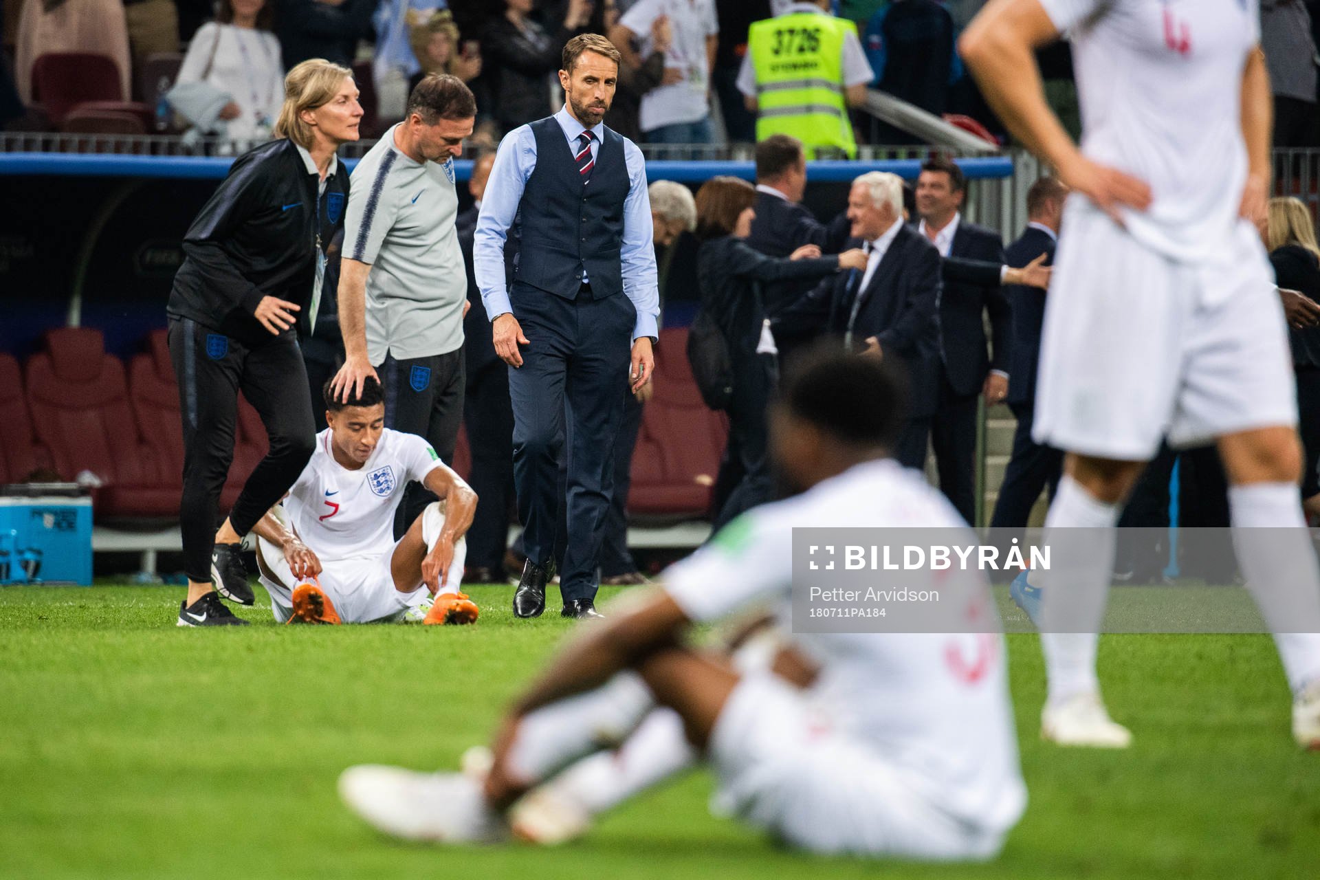 Jesse Lingard and head coach Gareth Southgate of England