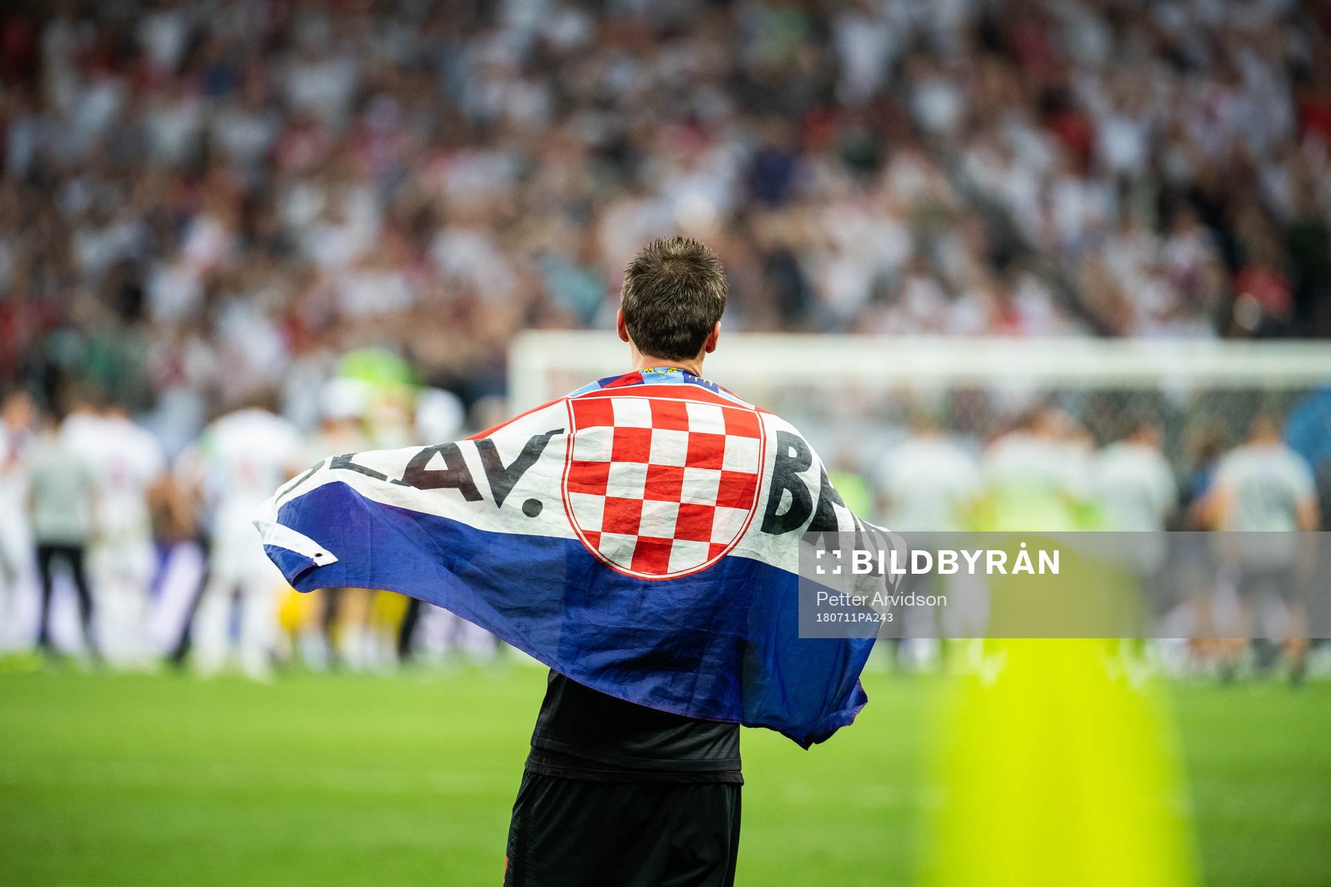 Mario Mandzukic of Croatia celebrate