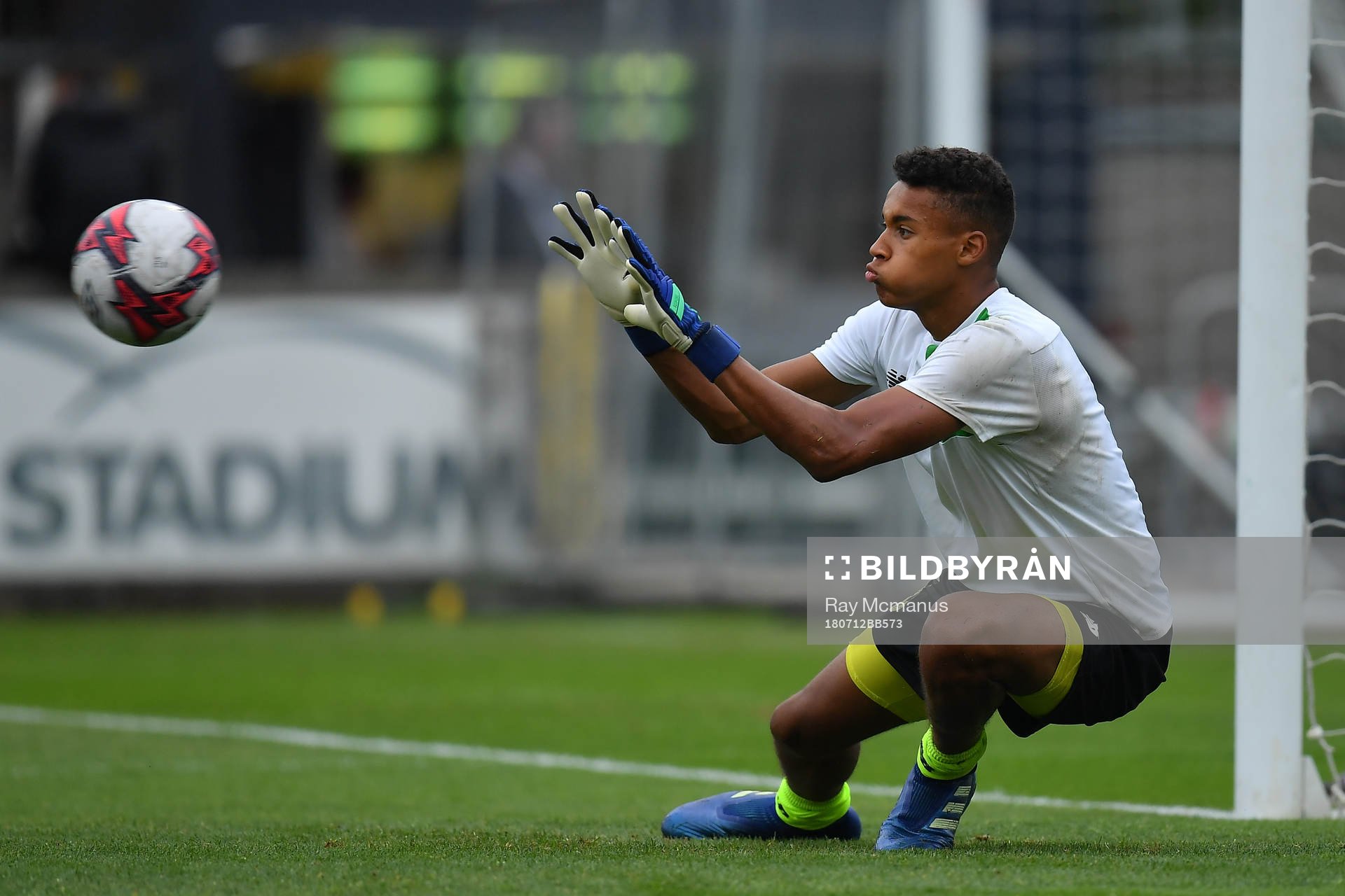 Gavin Bazunu of Shamrock Rovers warms up prior to the UEFA