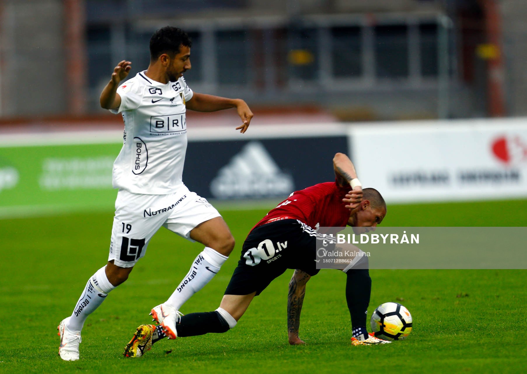 Liepajas Vladimir Kamess (R) and Häckens Daleho Irandust