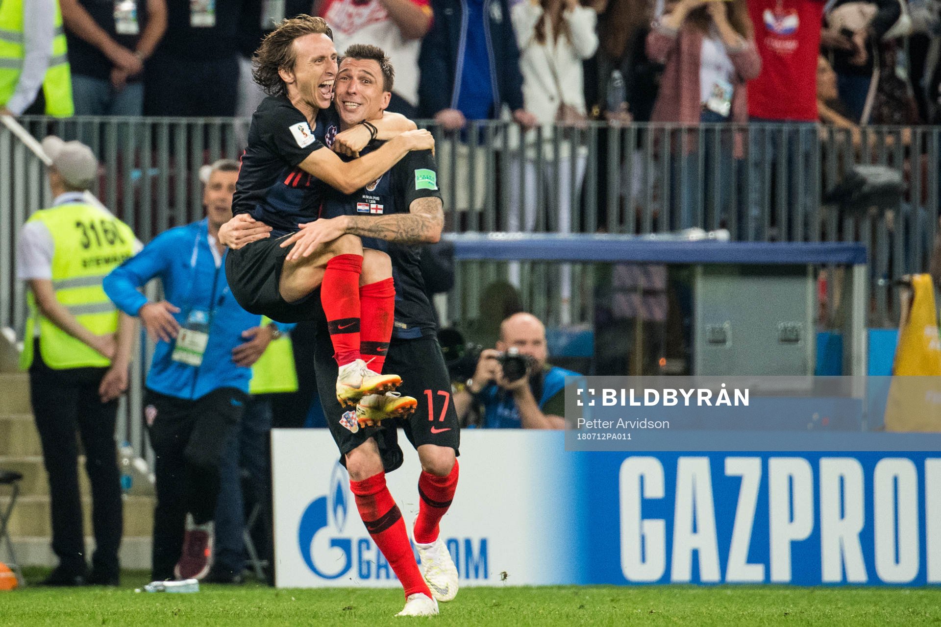 Luka Modric and Mario Mandzukic celebrates