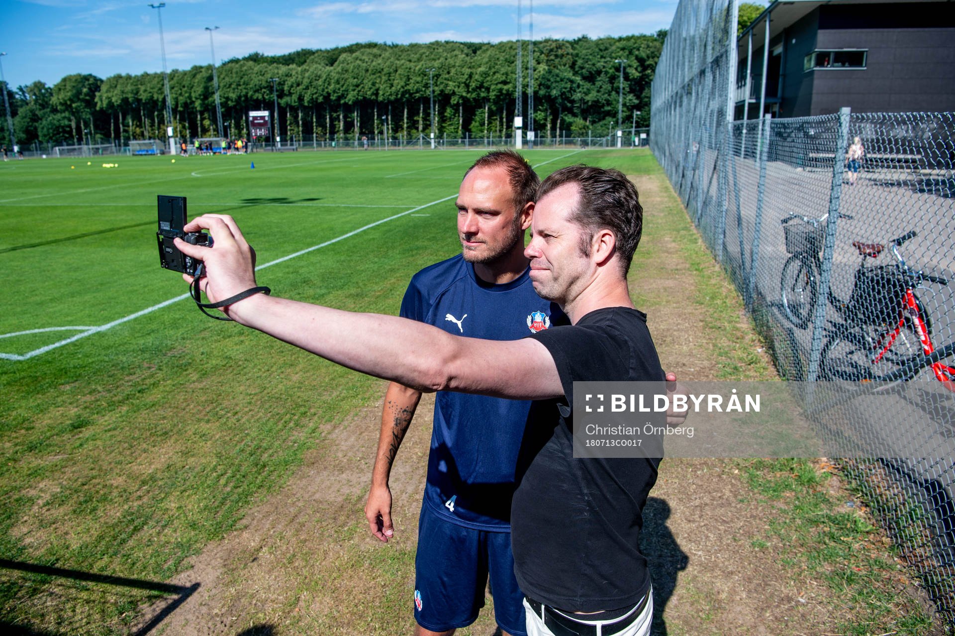 Andreas Granqvist får ta selfies med åskådarna