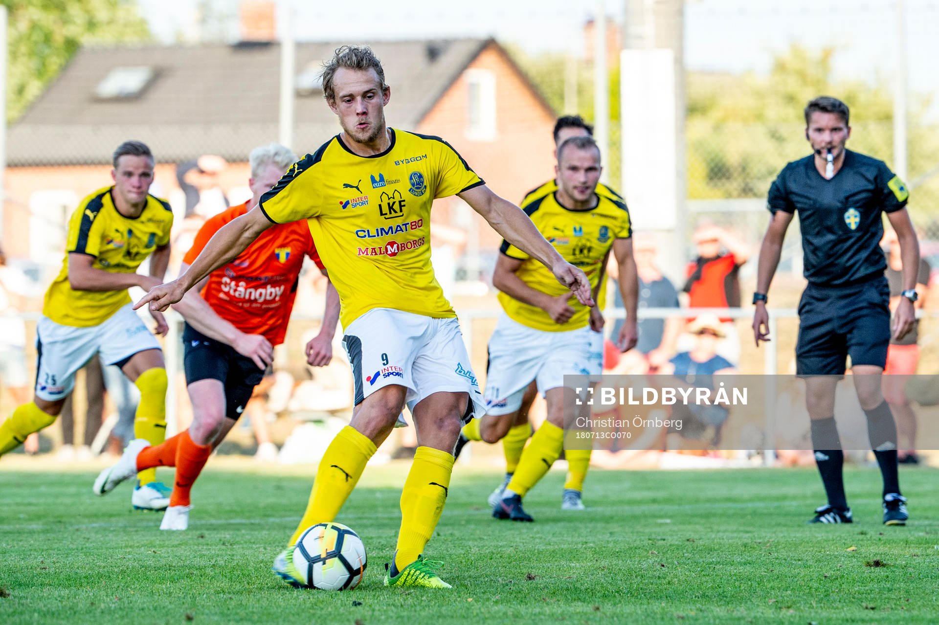 Lunds  Andreas Birgersson sätter 1-1 på straff