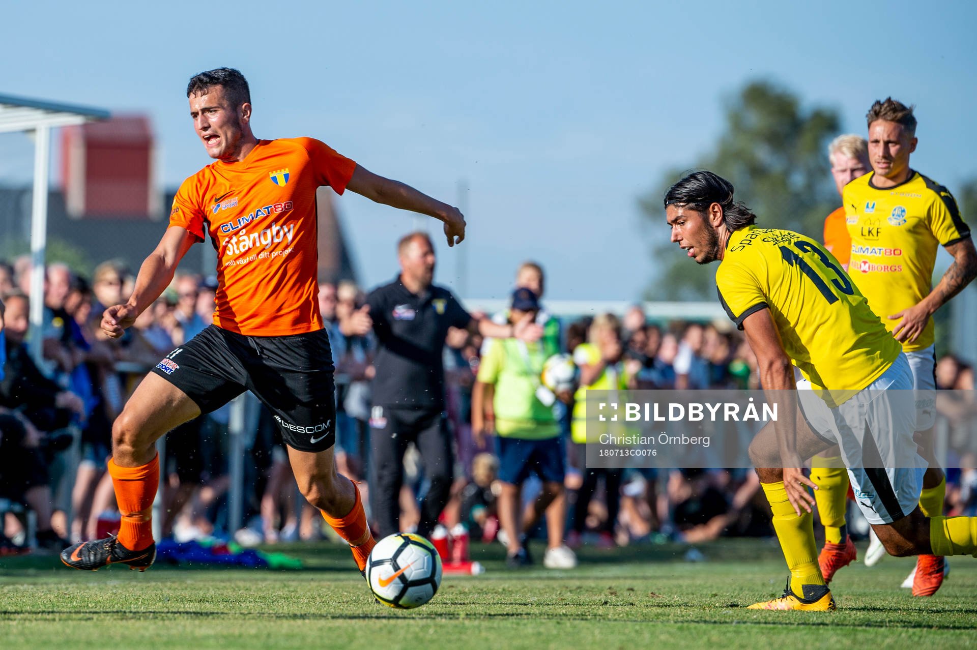 Torns Astrit Seljmani mot Lunds Geronimo Balint under fotbollsmatchen i Division 1 Södra mellan Torn och Lund den 13 juli 2018 i Stångby.