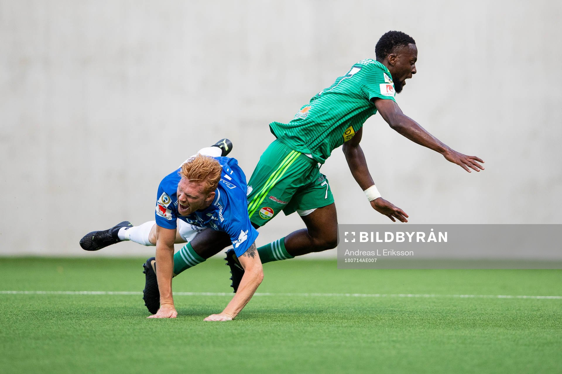 Dalkurds Mohamed Buya Turay faller i straffområdet