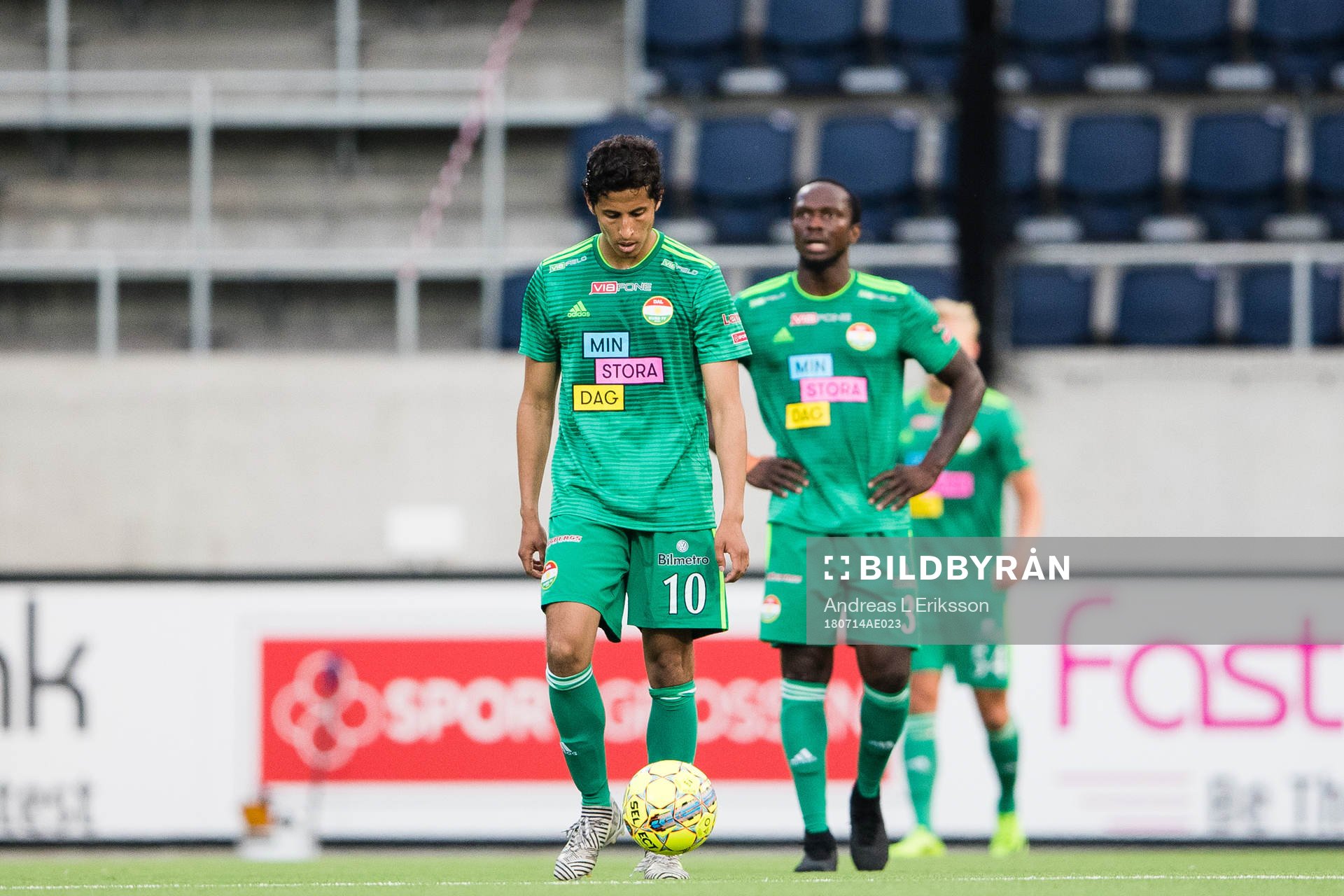 Dalkurds Ahmad Awad och Kebba Ceesay deppar