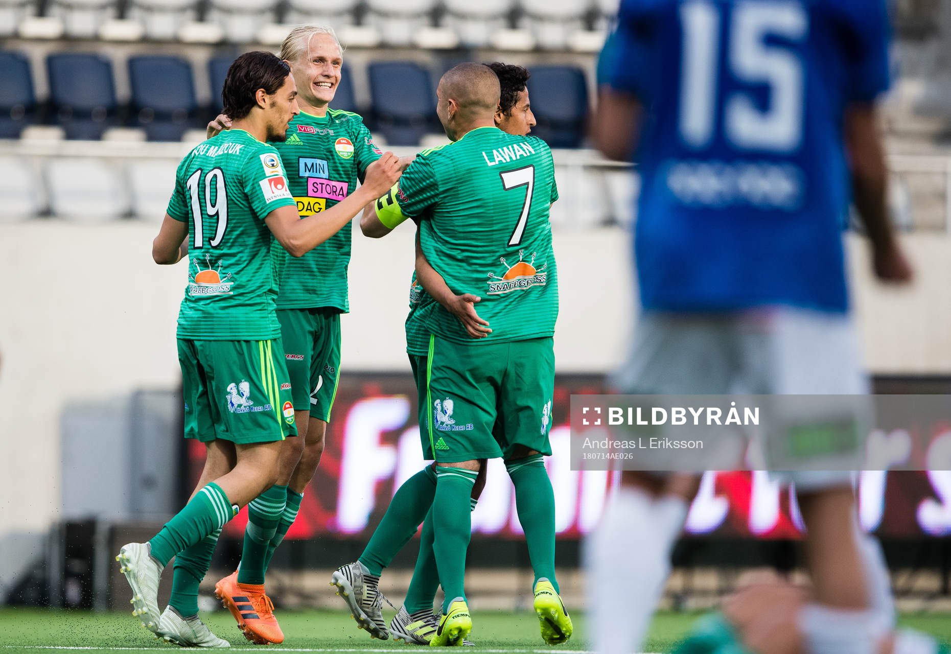 Dalkurds Henrik Löfkvist (m) jublar tillsammans med Younes Bnou Marzouk och Rawez Lawan efter att ha gjort 2-1 för Dalkurd under fotbollsmatchen i Allsvenskan mellan Dalkurd och Trelleborg den 14 juli 2018 i Gävle.