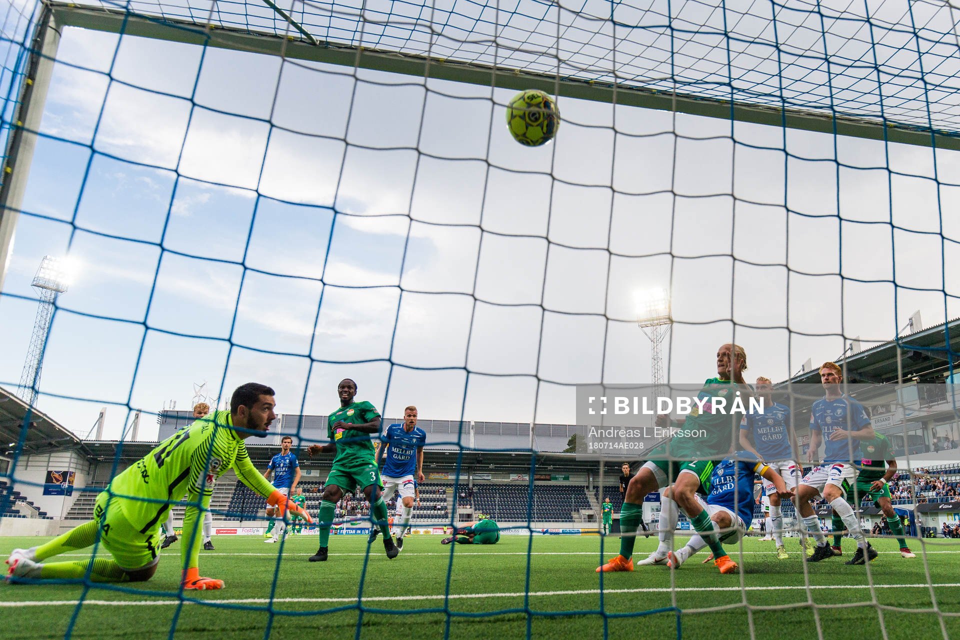 Dalkurds Henrik Löfkvist gör 2-1 bakom Trelleborgs