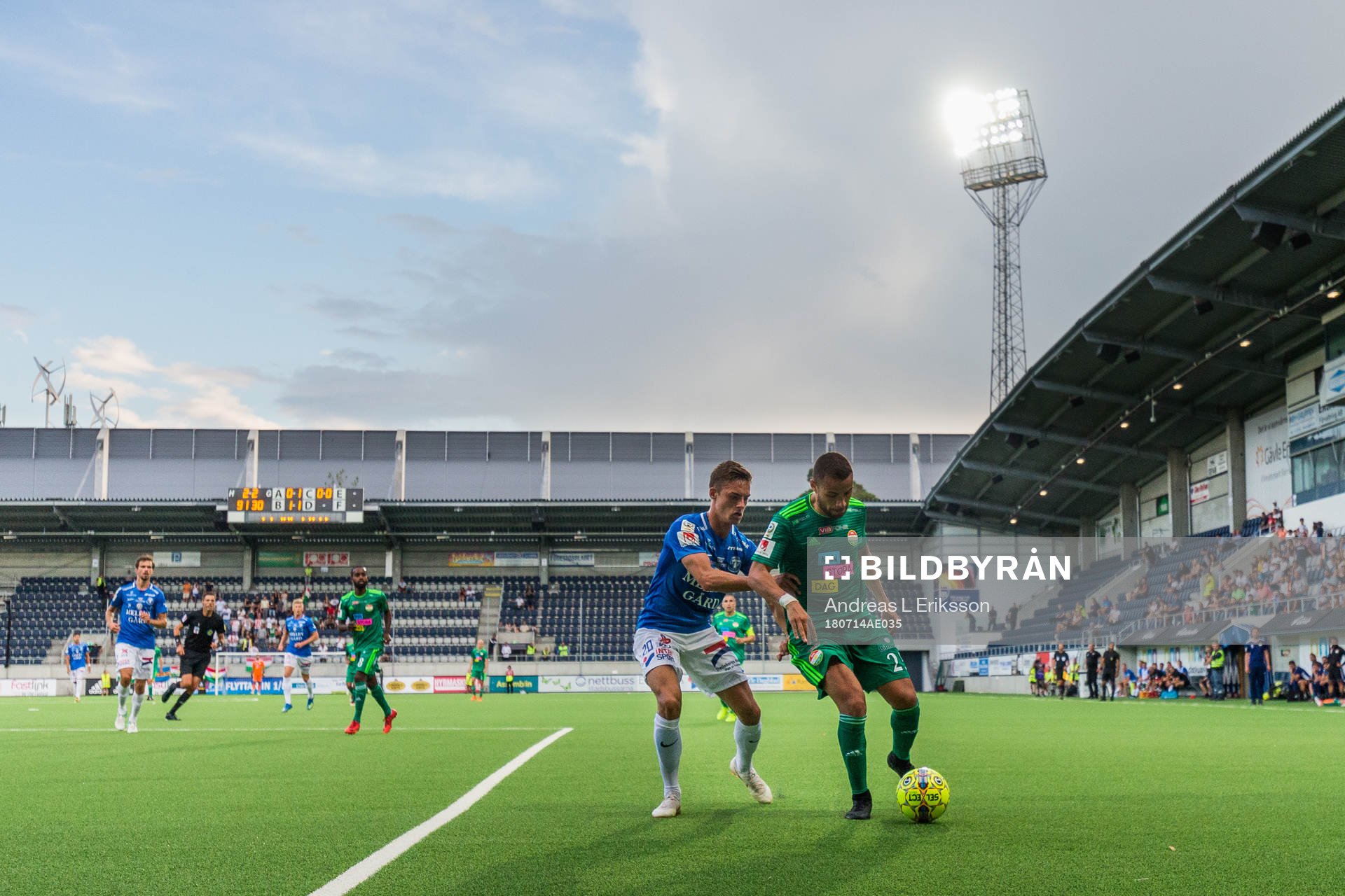 Trelleborgs Felix Hörberg i kamp om bollen Dalkurds