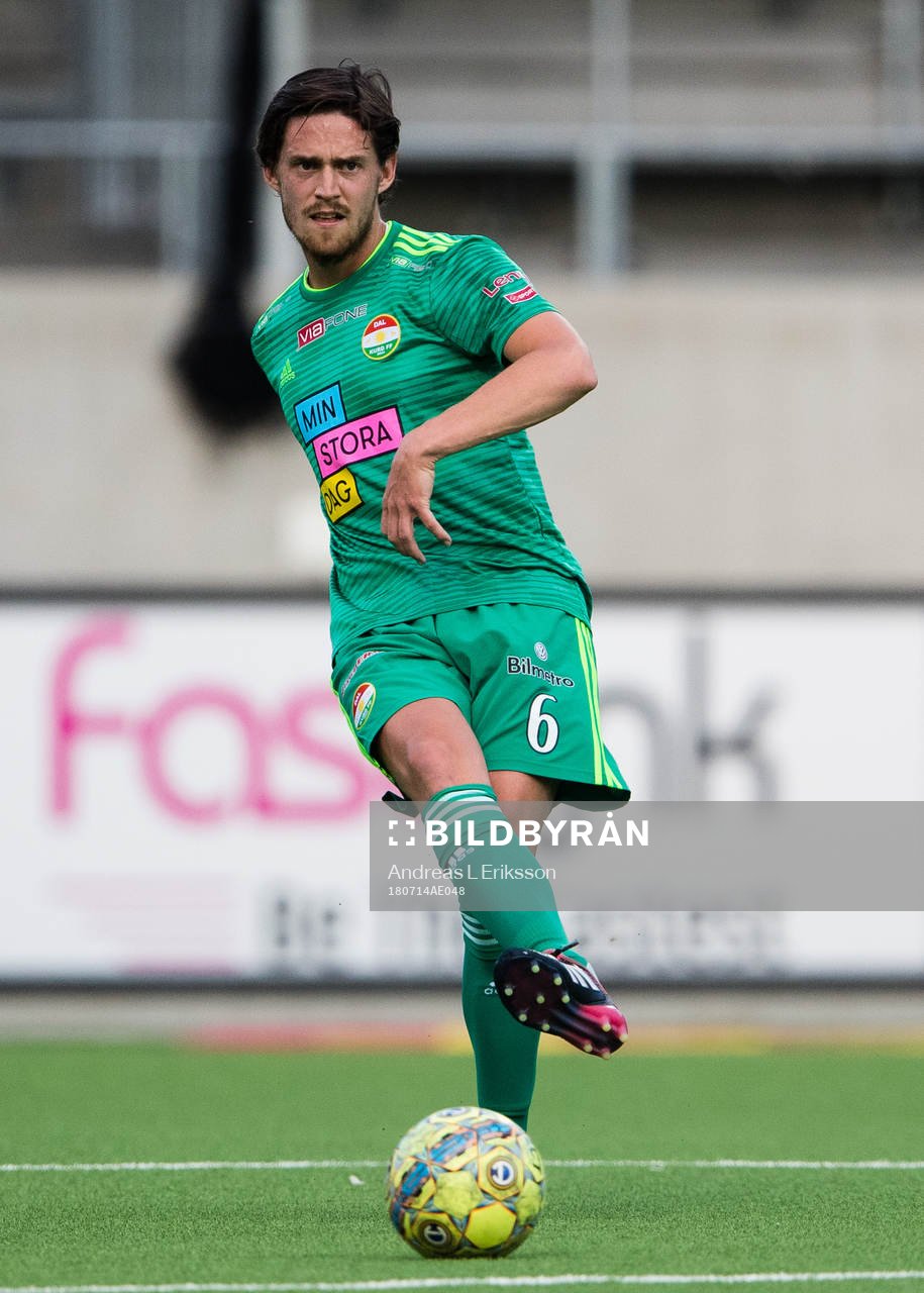 Dalkurds Robin Tranberg med bollen
