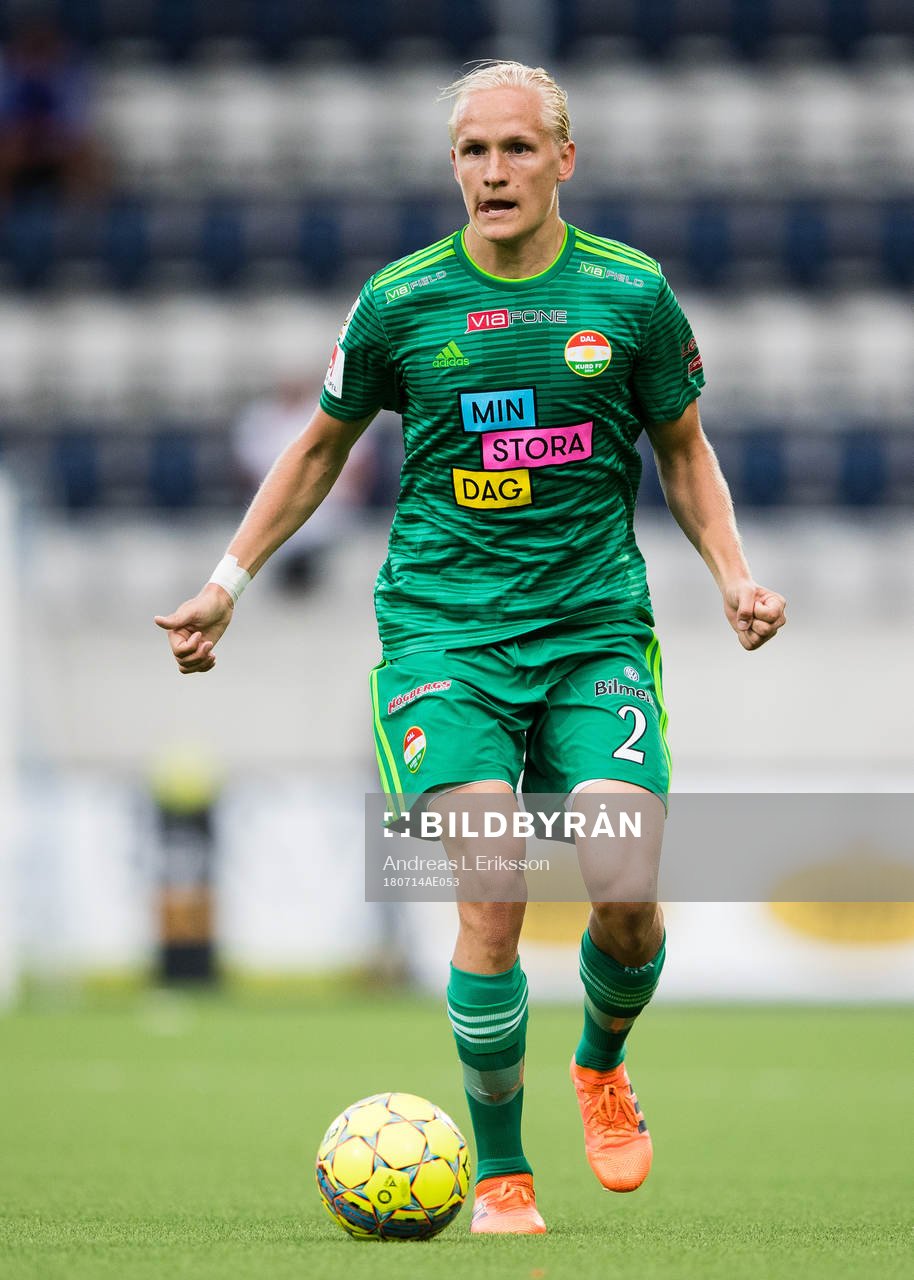 Dalkurds Henrik Löfkvist med bollen