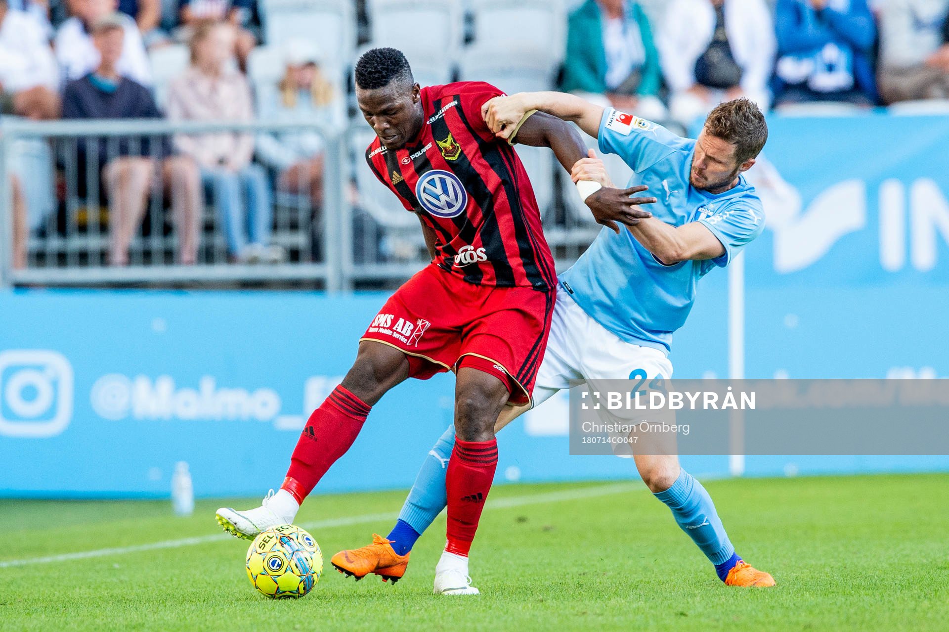 Malmö FFs Lasse Nielsen mot Östersunds Salisu Abdullahi