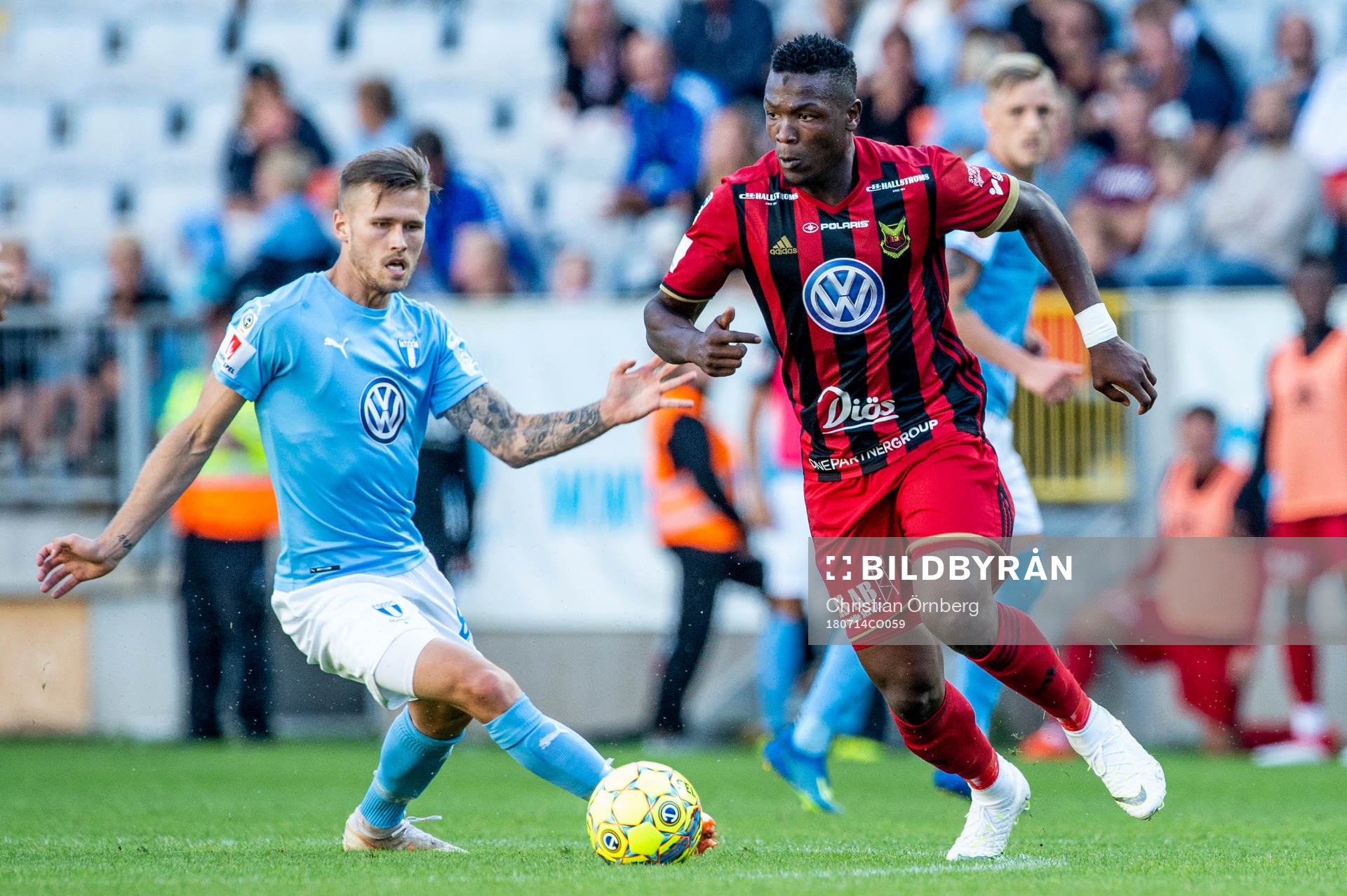 Malmö FFs Arnór Ingvi Traustason mot Östersunds Salisu