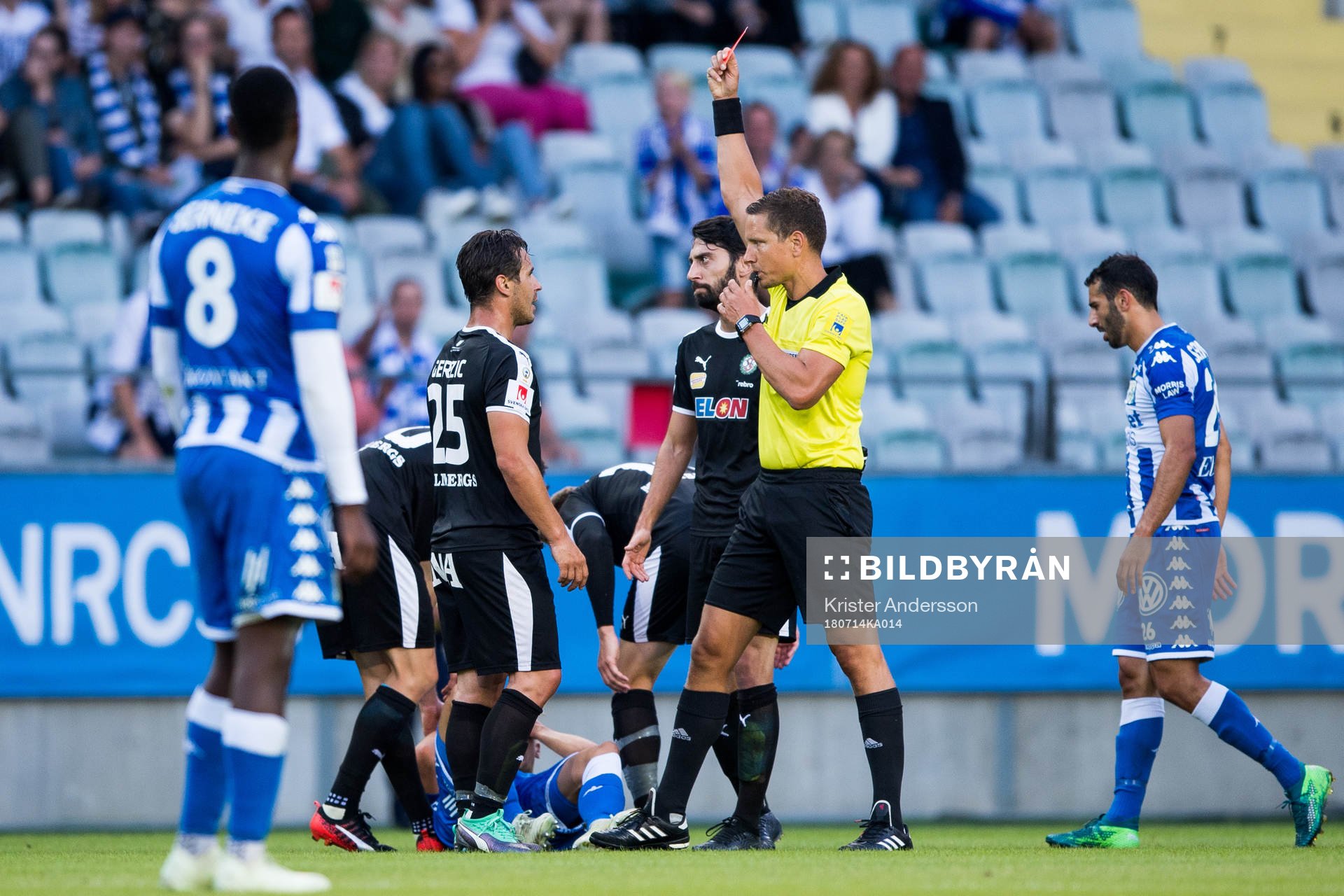 Örebros Nordin Gerzic får rödt kort