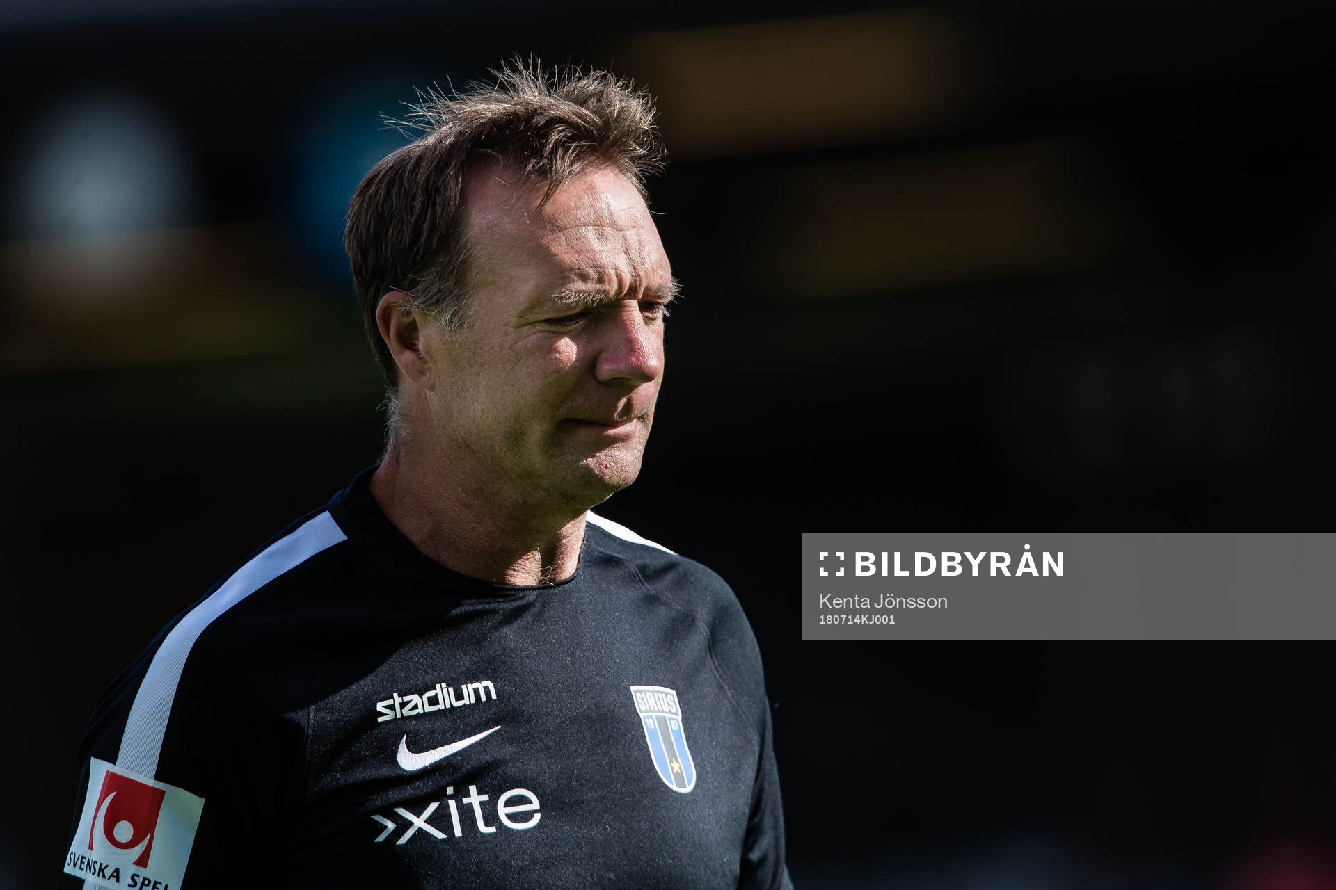 Sirius tränare Kim Bergstrand innan fotbollsmatchen i
