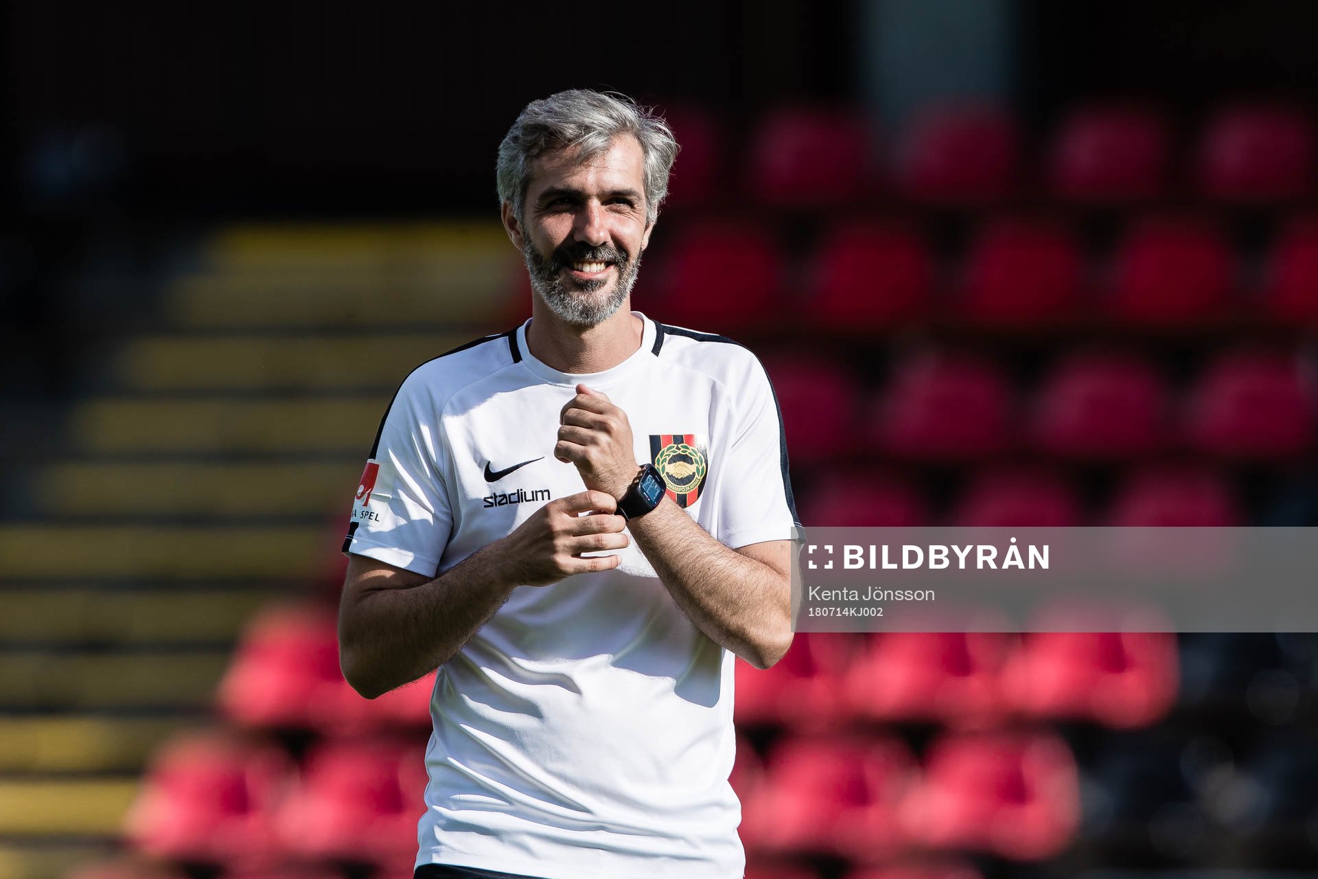 Brommapojkarnas fystränare Miguel Barata innan