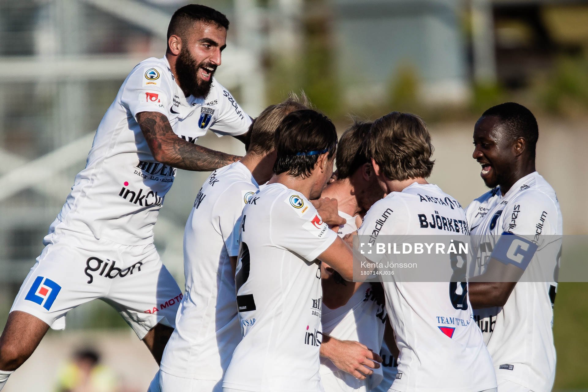 Sirius Jesper Arvidsson jublar med Charbel Georges (v),