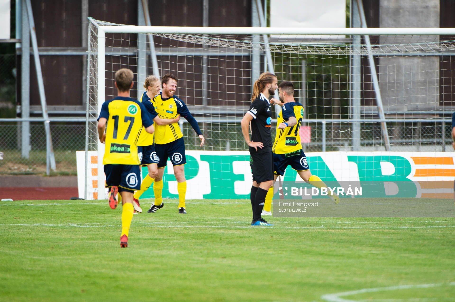 Ängelholms Andreas Karlsson kramar om Björn Westerblad