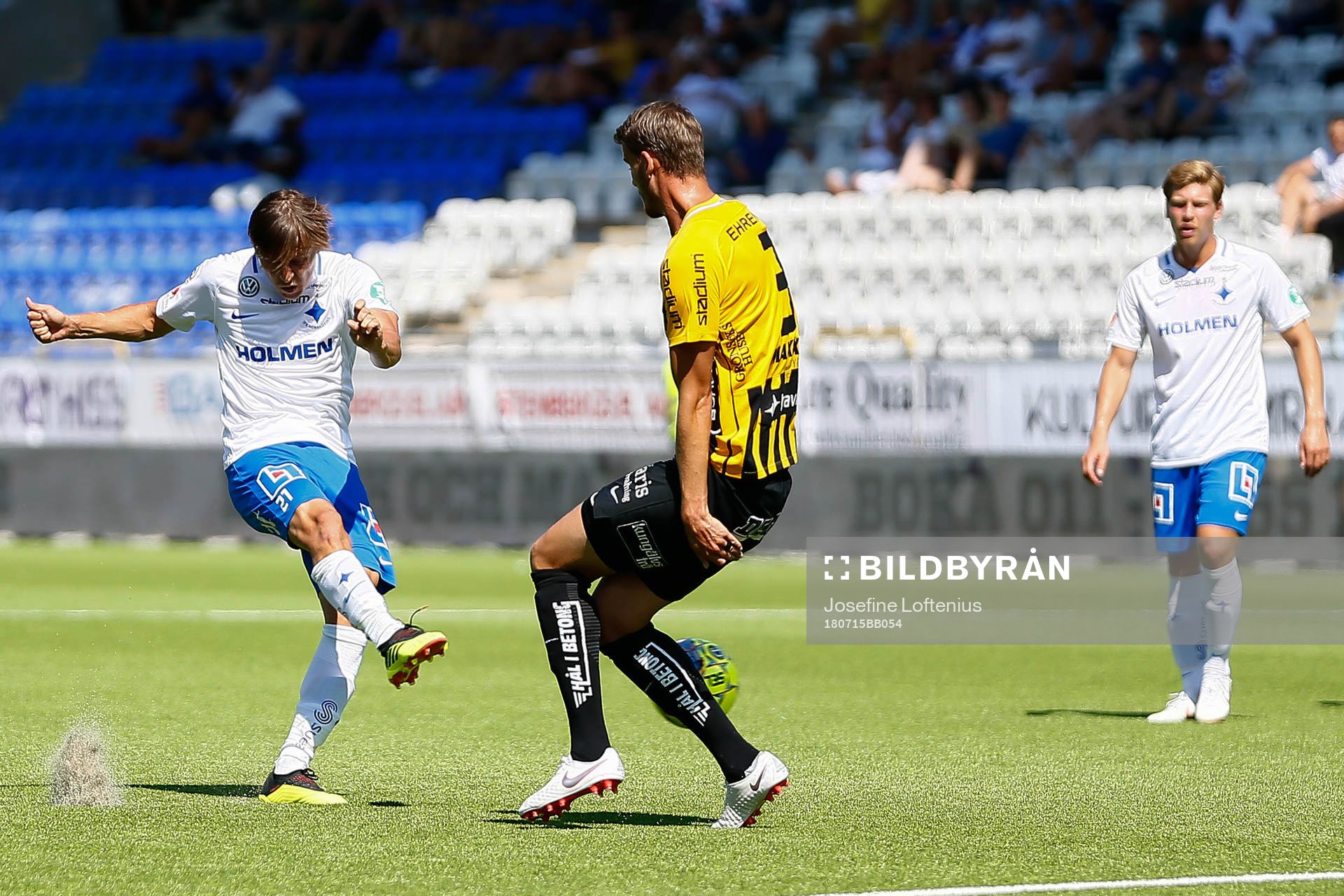 Norrköpings Simon Thern skjuter 1-0