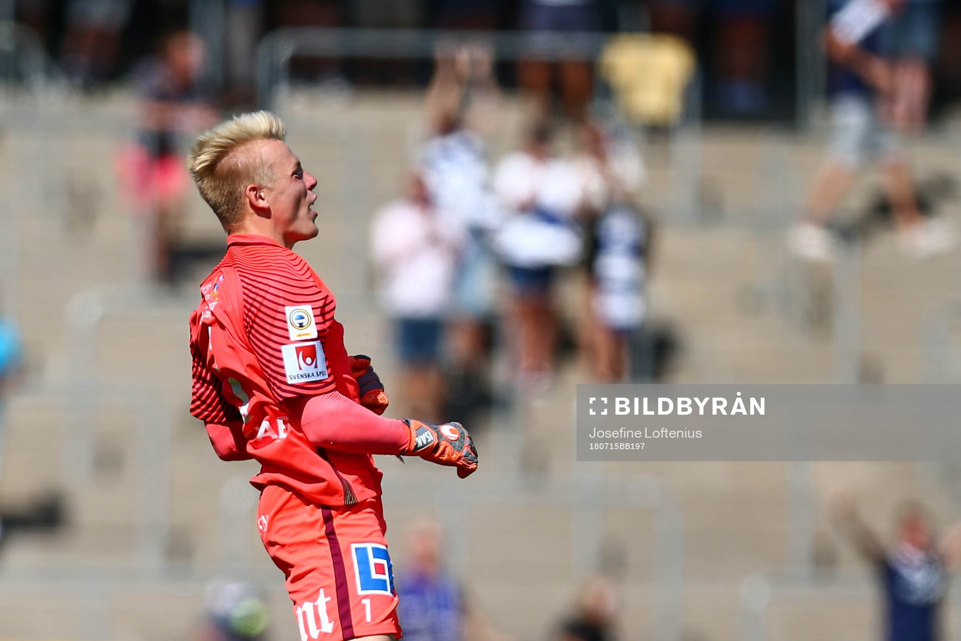 Norrköpings målvakt Isak Pettersson jublar