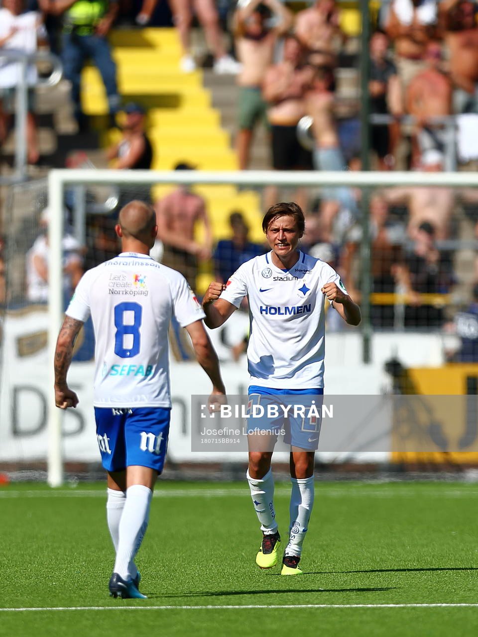 Norrköpings Simon Thern och Gudmundur Thorarinsson jublar efter fotbollsmatchen i Allsvenskan mellan Norrköping och Häcken den 15 juli 2018 i Norrköping.