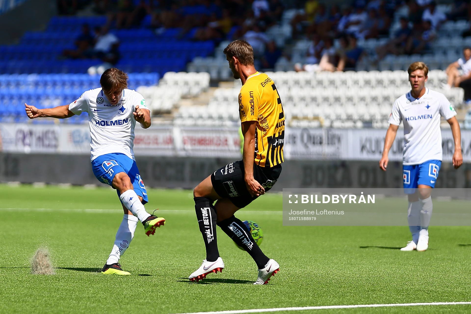 Norrköpings Simon Thern gör mål 1-0 och Häckens Johan