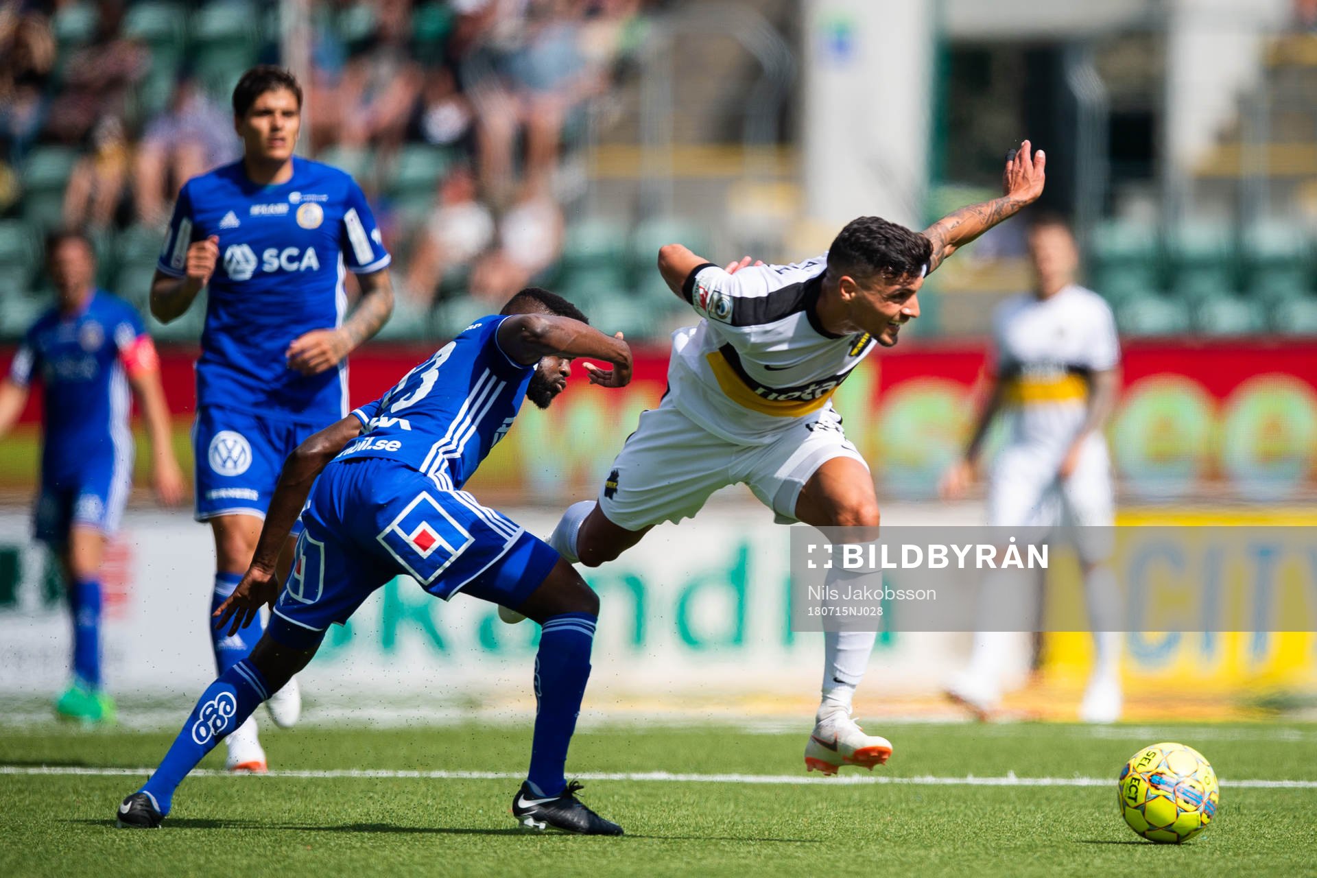 Sundsvalls Maic Sema och AIK:s Stefan Silva i kamp om bollen under fotbollsmatchen i Allsvenskan mellan GIF Sundsvall och AIK den 15 juli 2018 i Sundsvall.