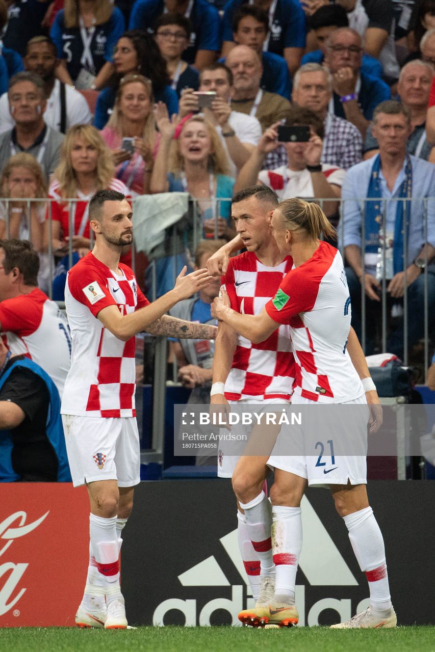 Ivan Perisic (middle) celebrates with team mates