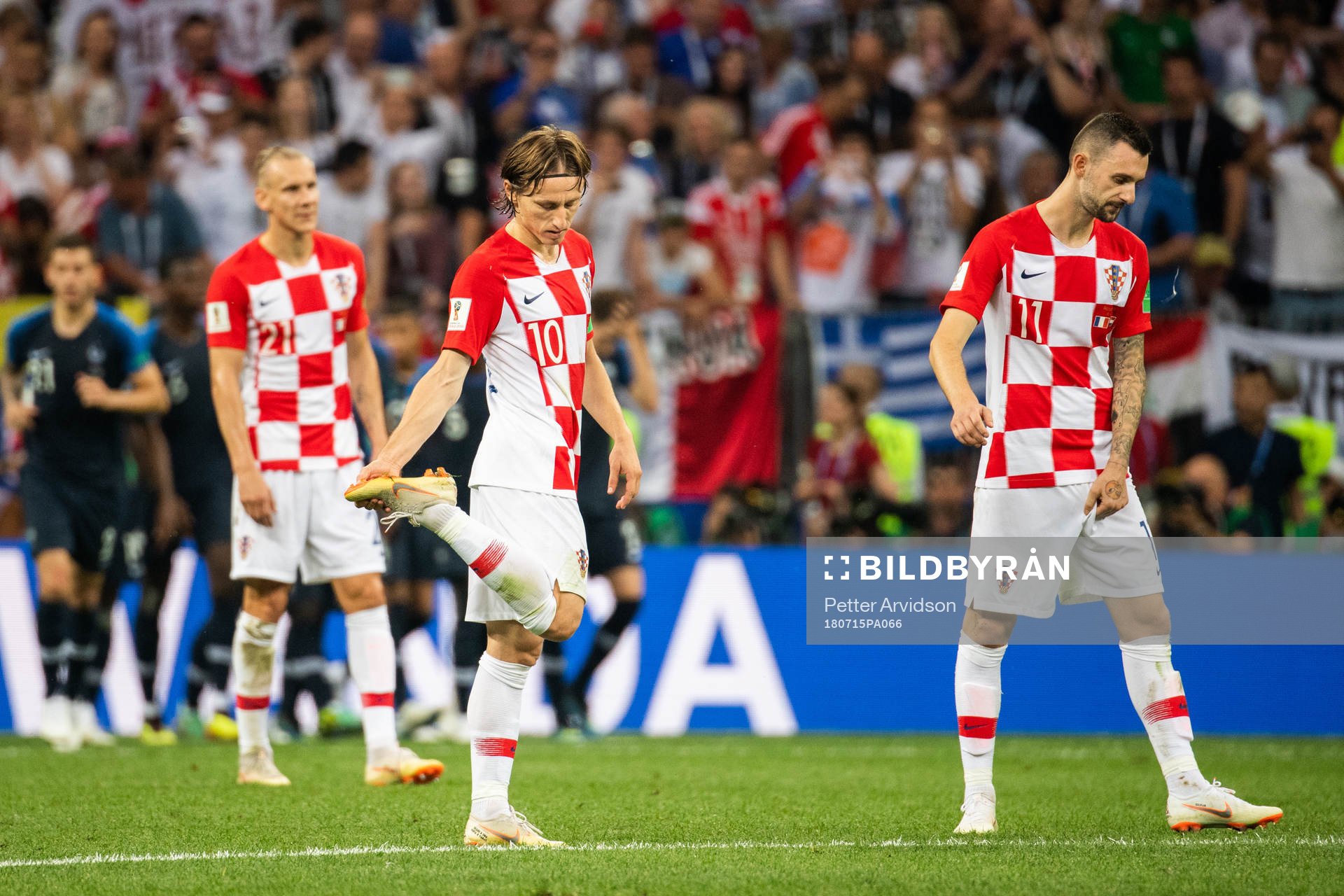 Luka Modric and Marcelo Brozovic of Croatia looks dejected