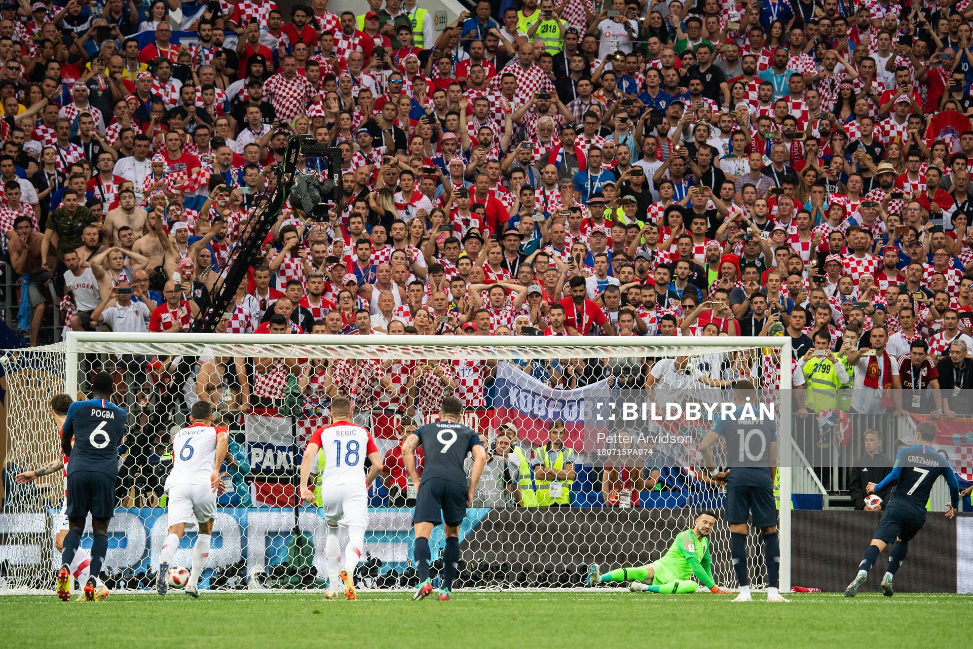 Antoine Griezmann of France acores 2-1