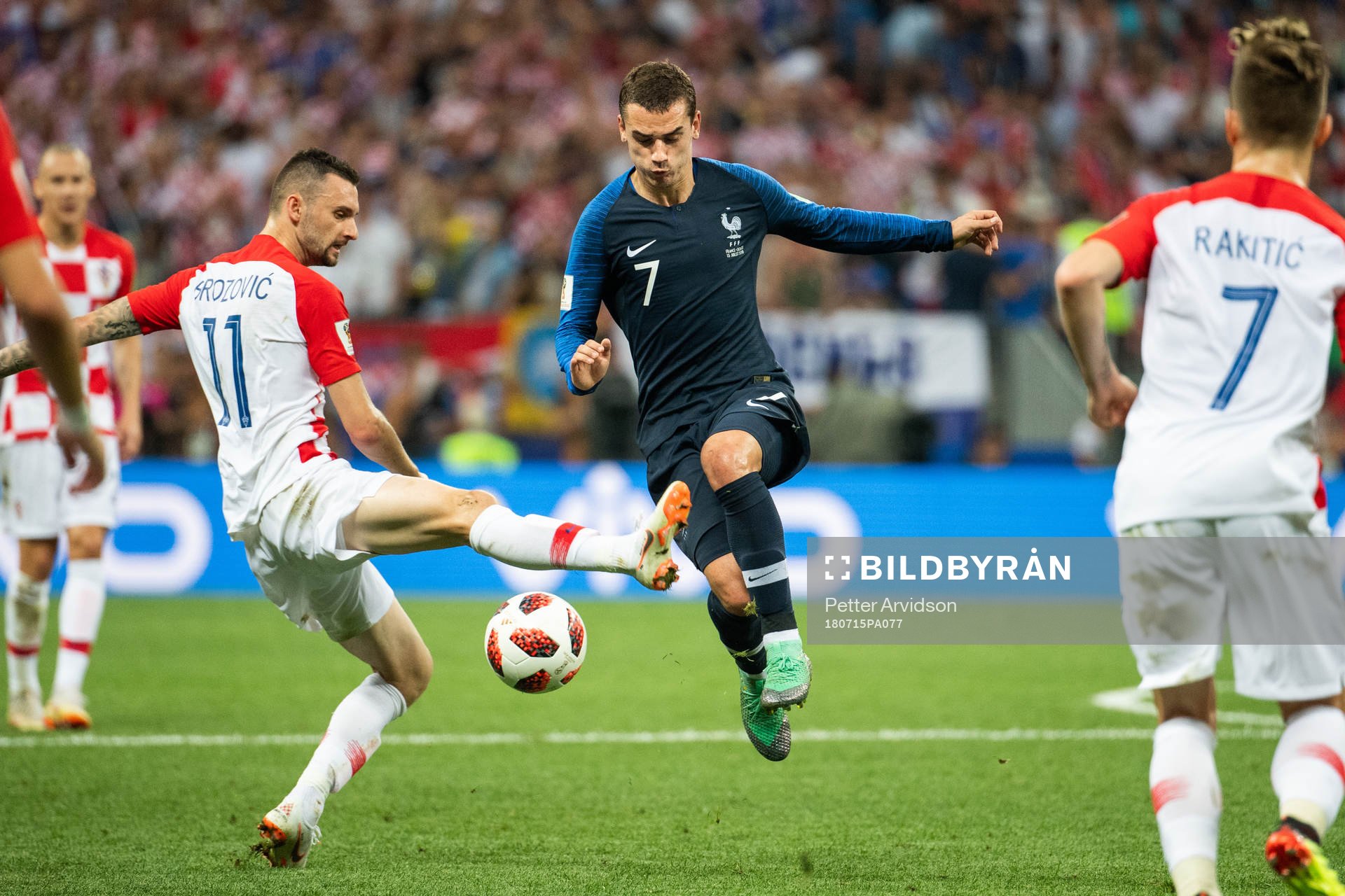 Marcelo Brozovic of Croatia and Antoine Griezmann of France