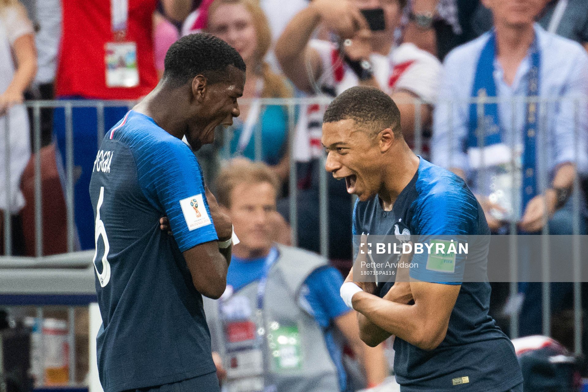 Paul Pogba and Kylian Mbappe of France celebrates