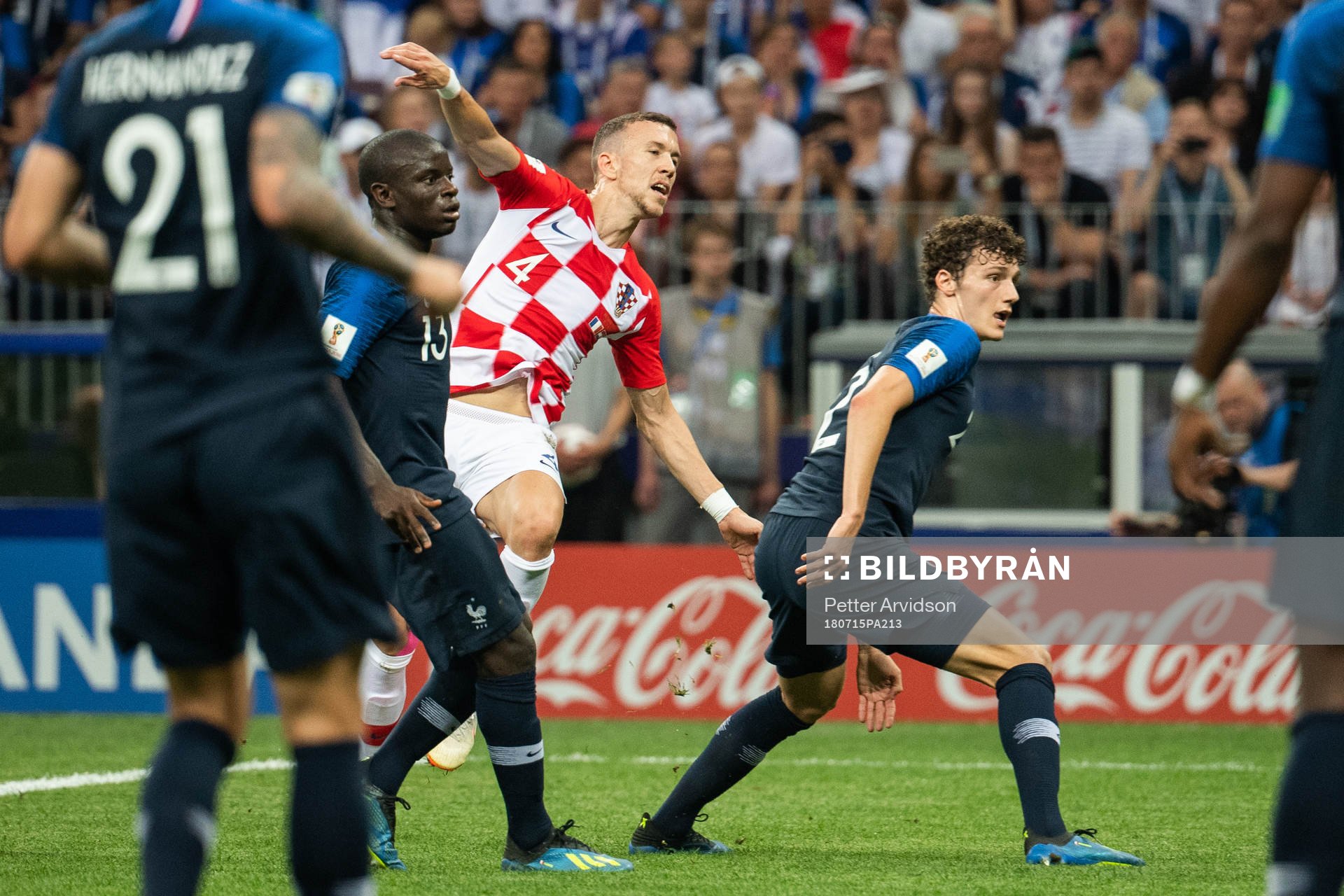 Ivan Perisic of Croatia shoots the 1-1 goal