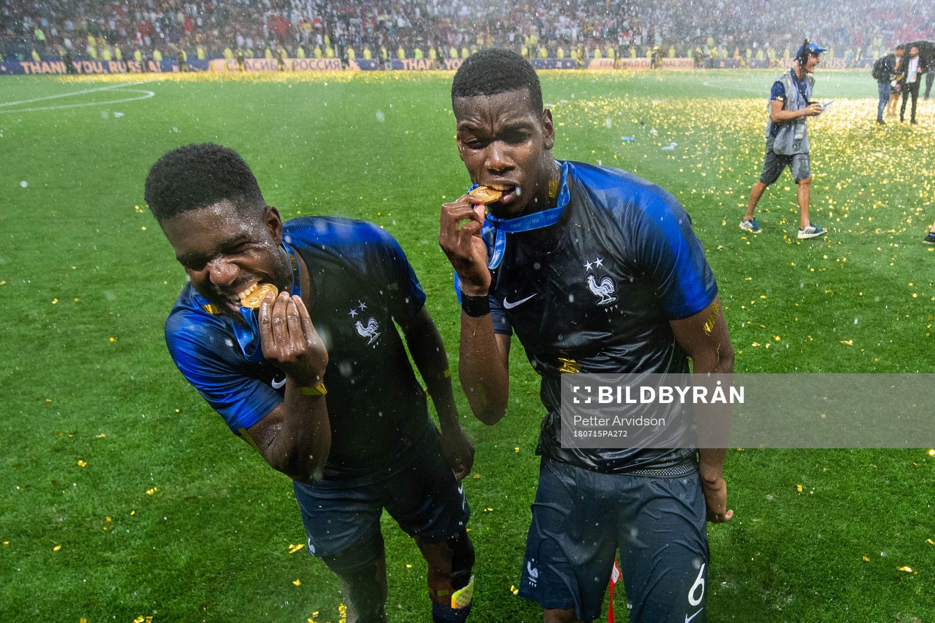 Samuel Umtiti and Paul Pogba of France celebrate