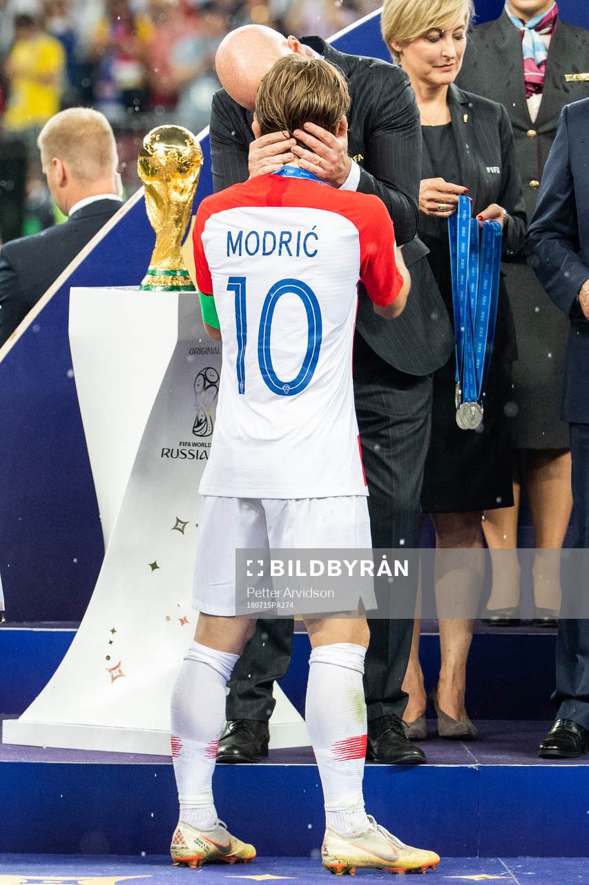 FIFA president Gianni Infantino, hand out a silver medal to