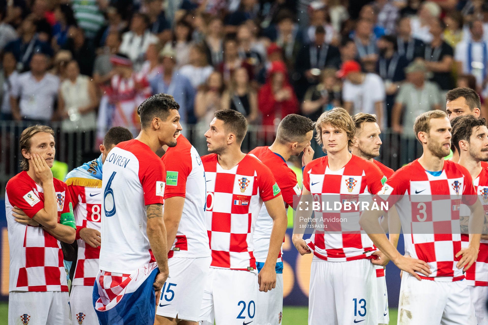 Marko Pjaca and Tin Jedvaj looks dejected