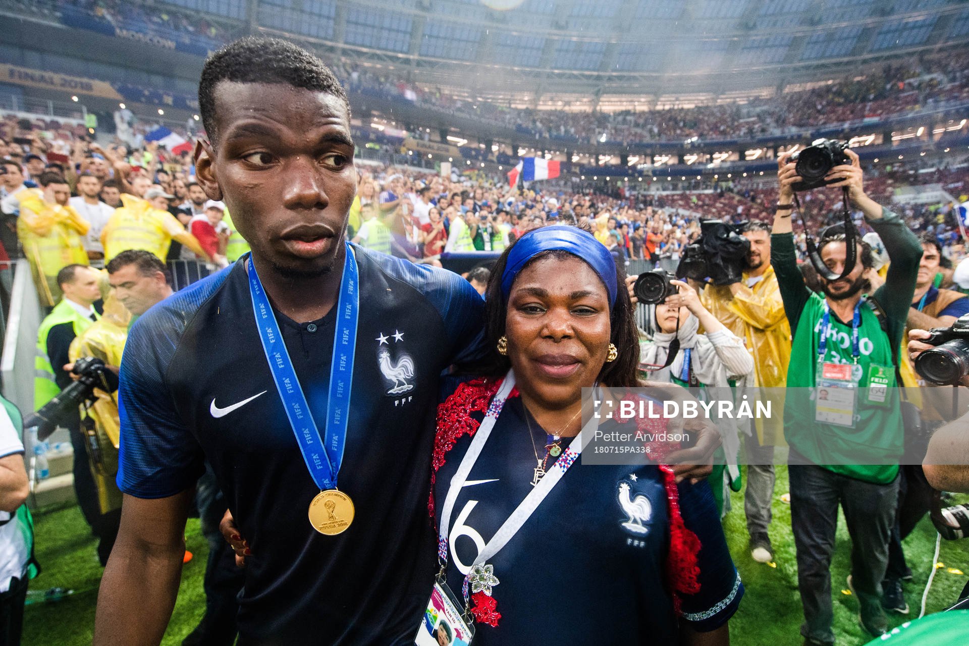 Paul Pogba of France celebrate with his mother