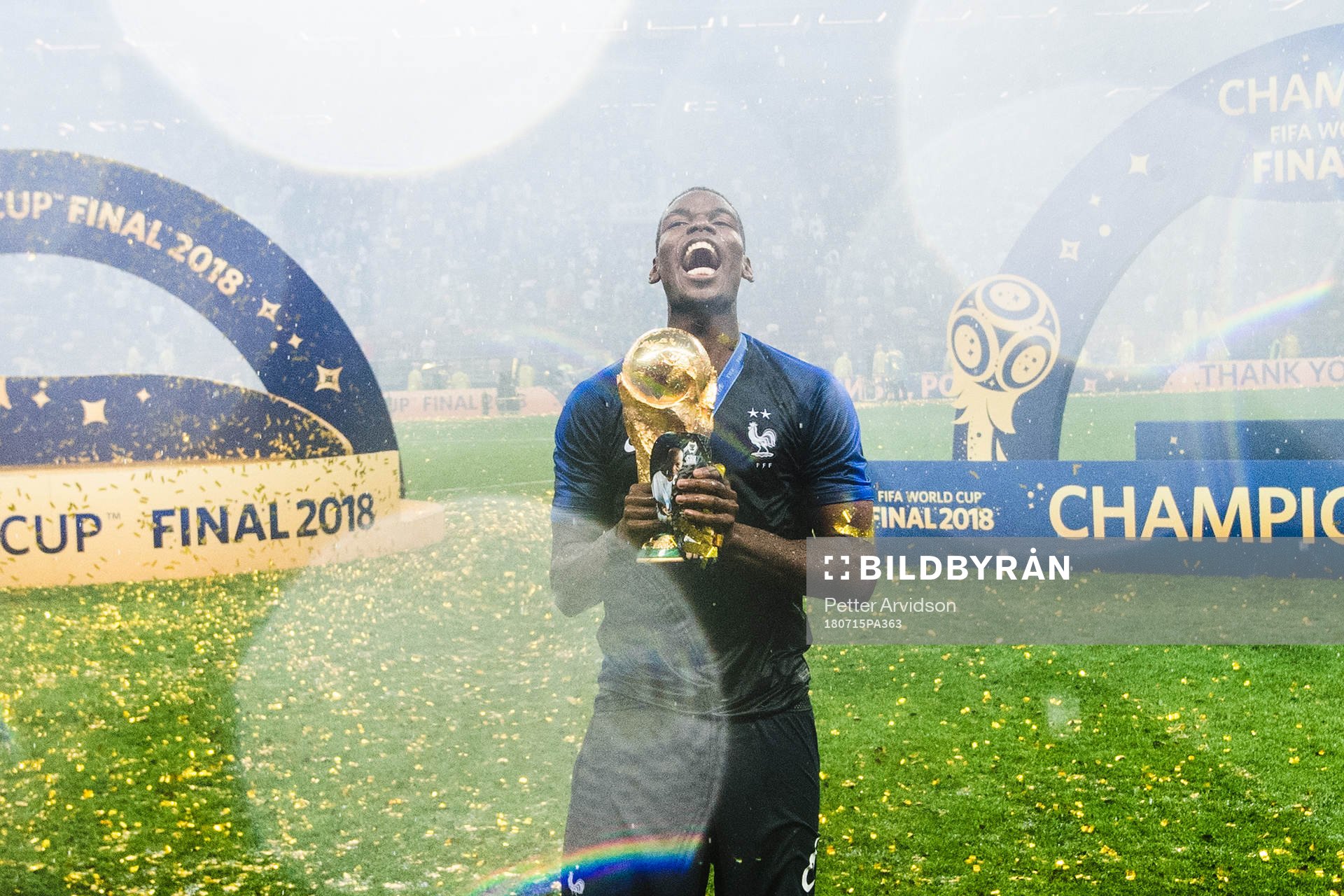 Paul Pogba of France celebrate with the trophy