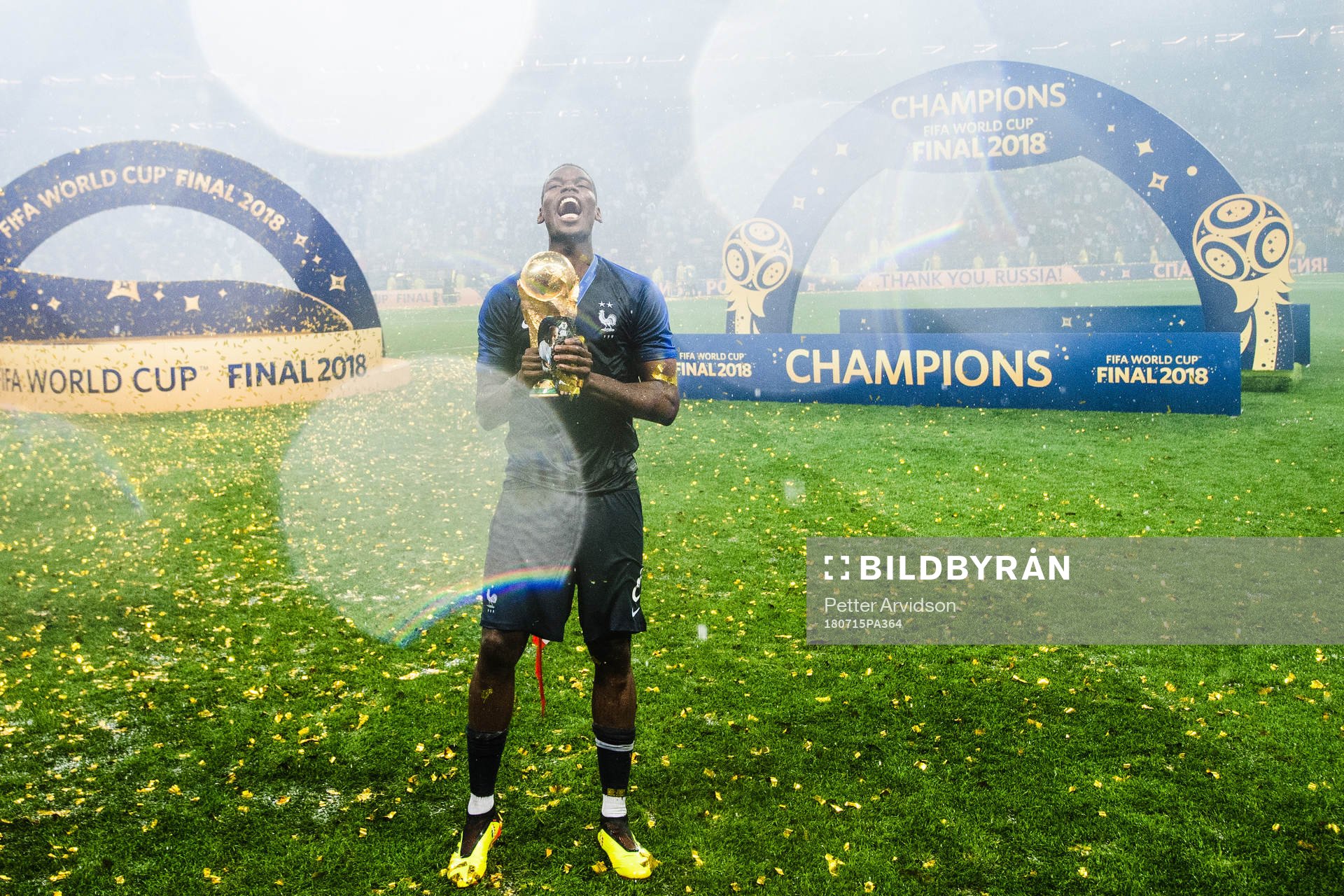 Paul Pogba of France celebrate with the trophy