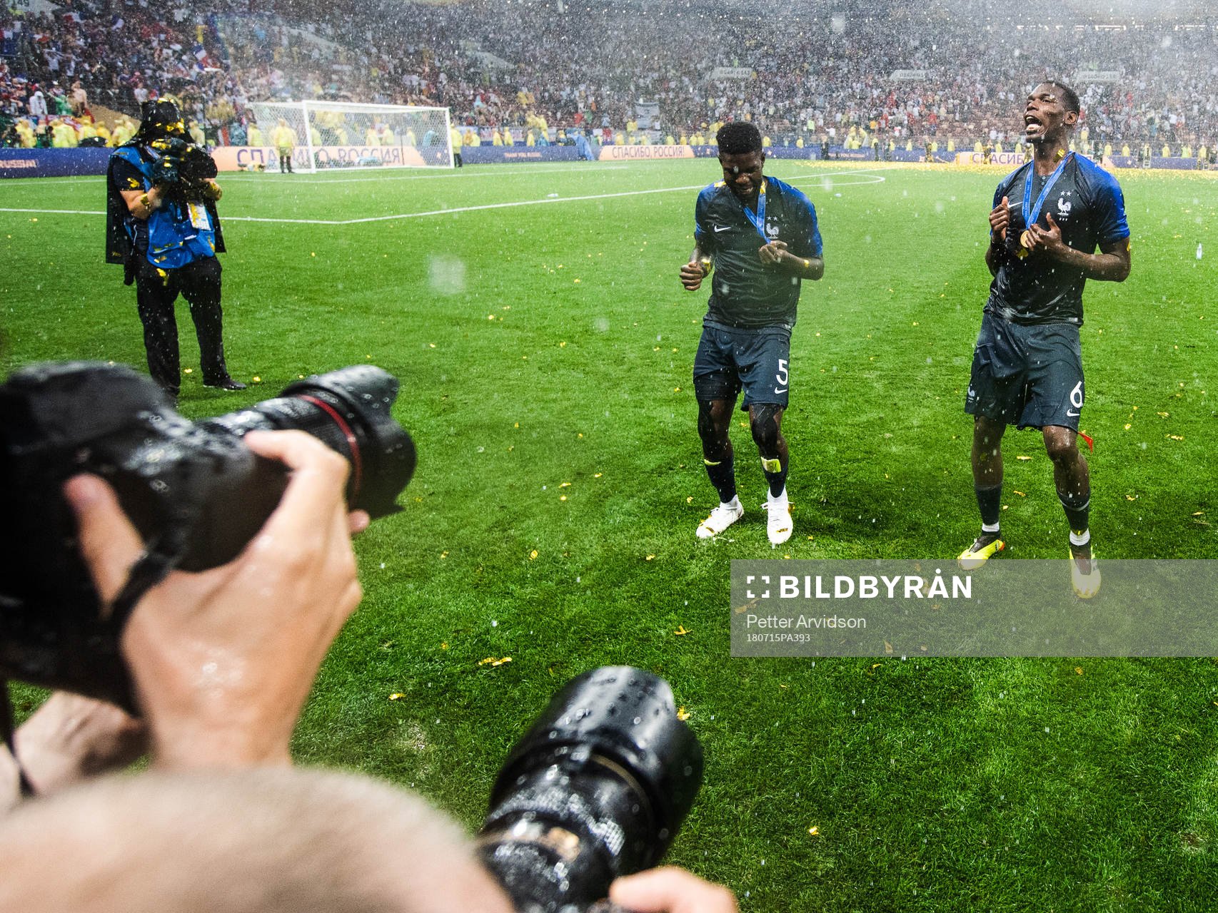 Samuel Umtiti and Paul Pogba of France celebrate