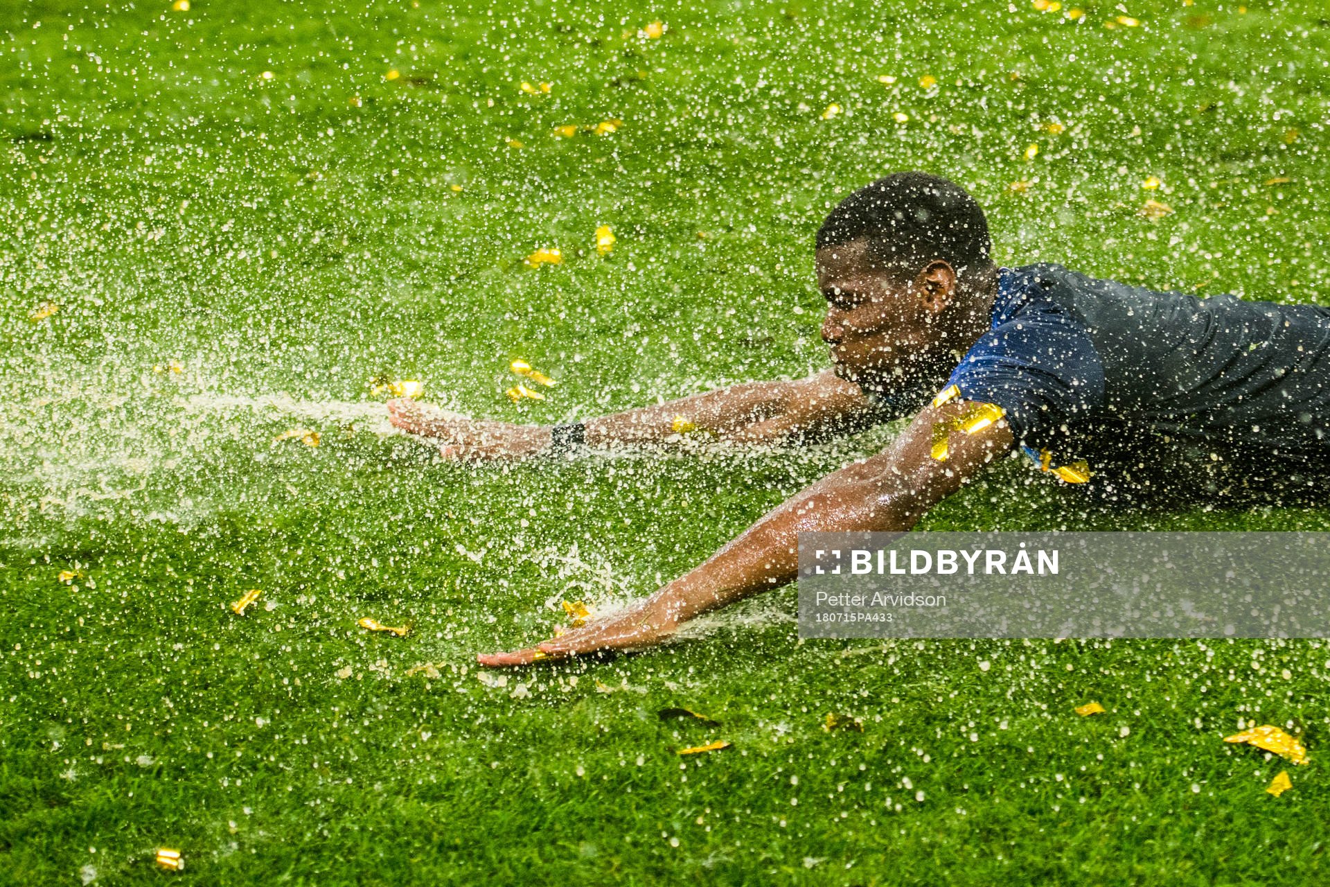 Paul Pogba of France celebrate