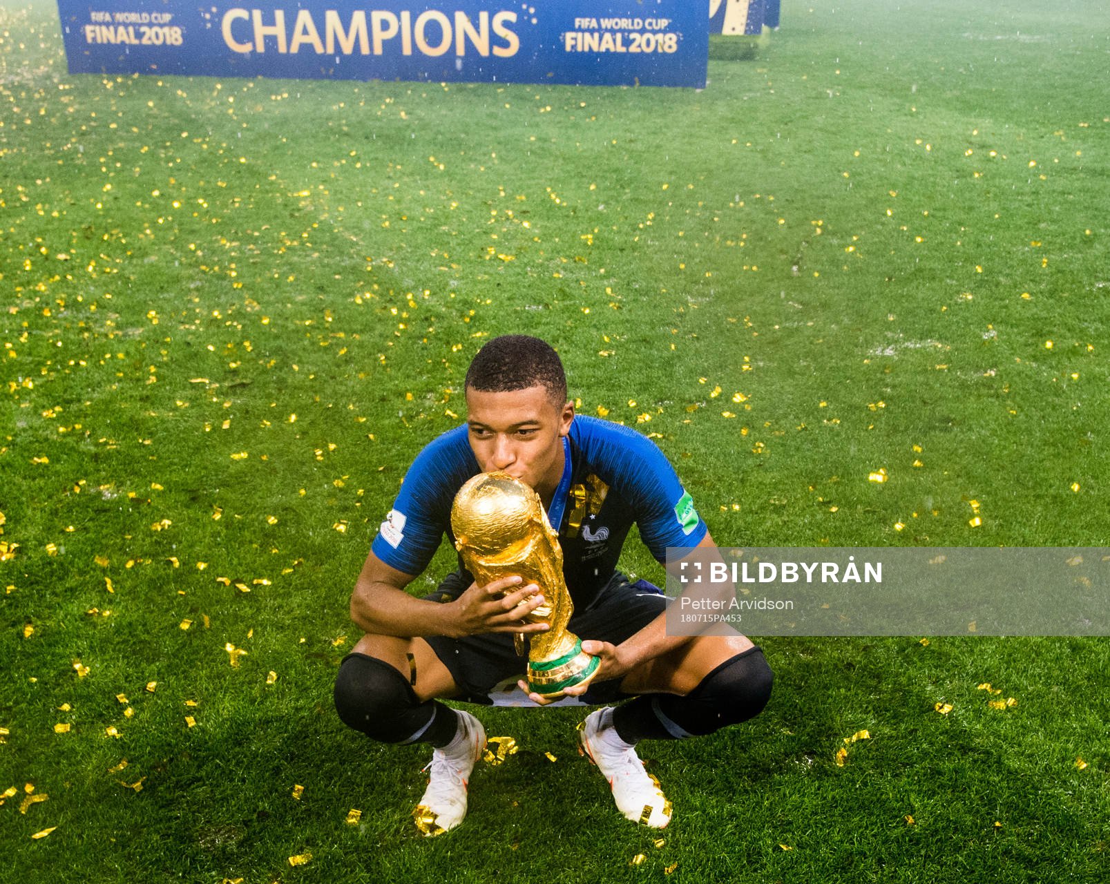 Kylian Mbappe of France celebrate with the trophy
