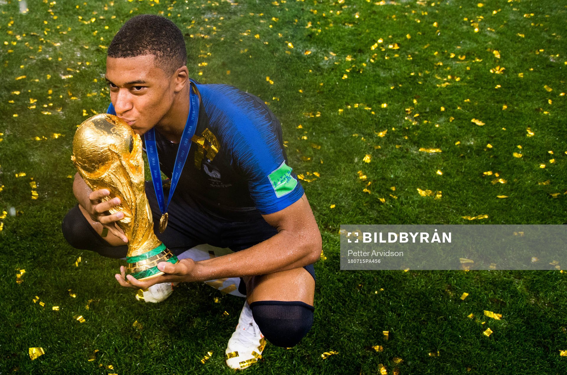 Kylian Mbappe of France celebrate with the trophy