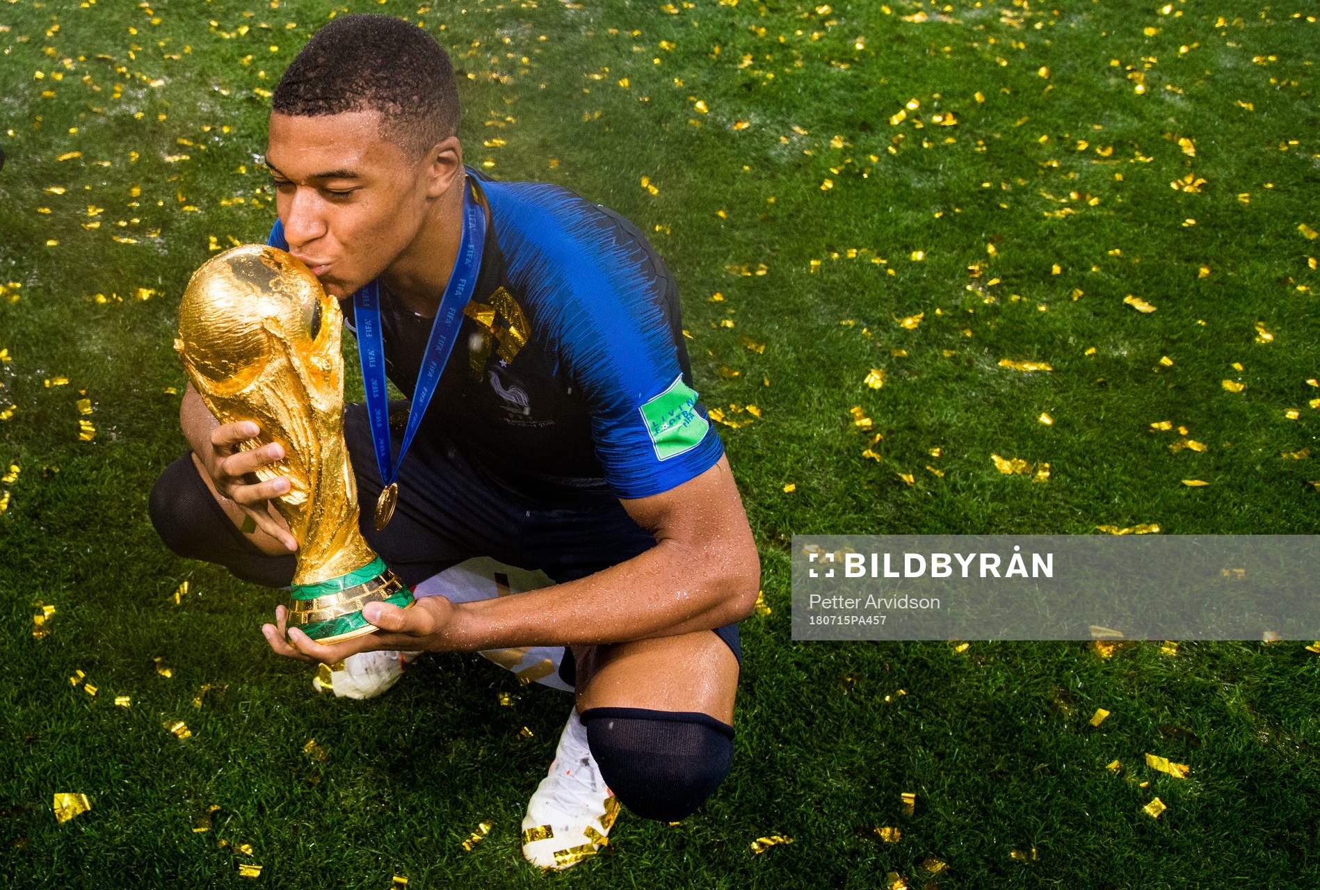 Kylian Mbappe of France celebrate with the trophy