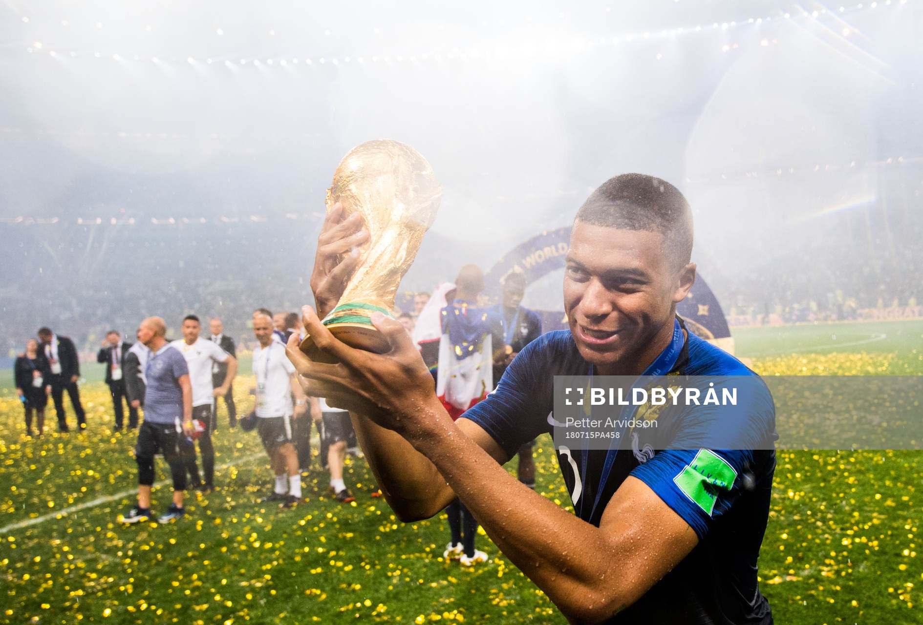 Kylian Mbappe of France celebrate with the trophy