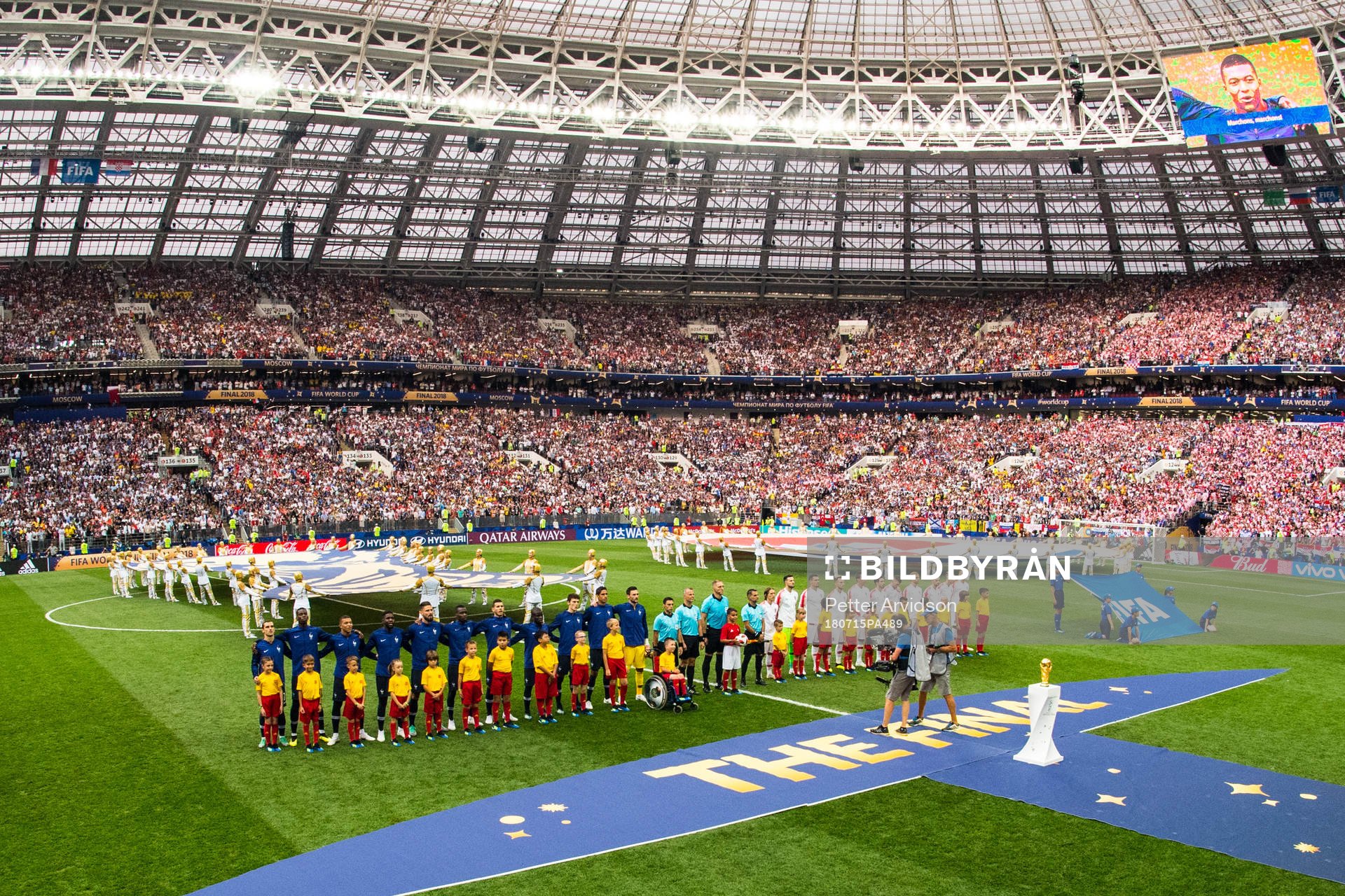 Players of France and of Croatia
