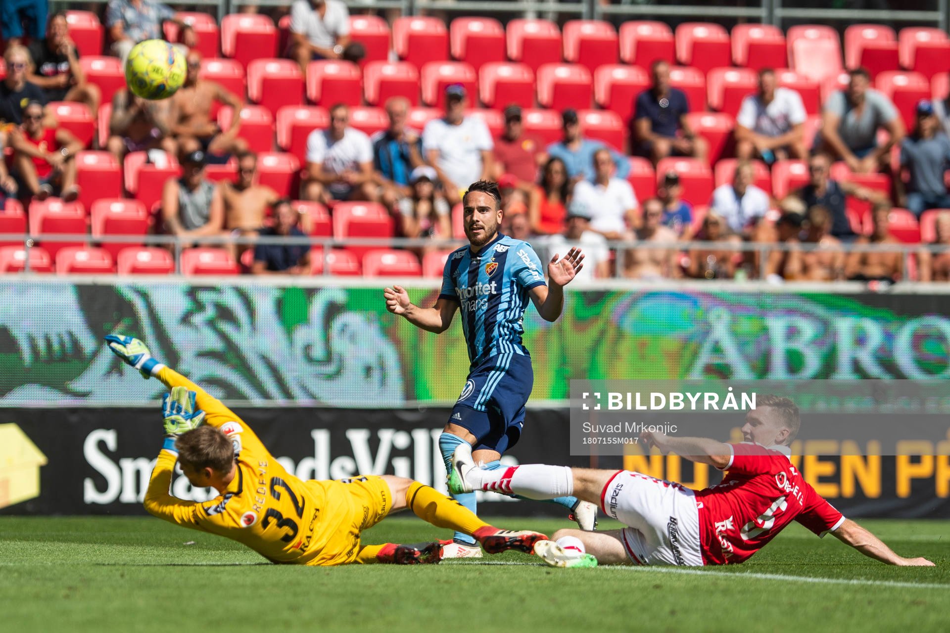 Djurgårdens Dzenis Kozica utmanar Kalmars målvakt Lucas